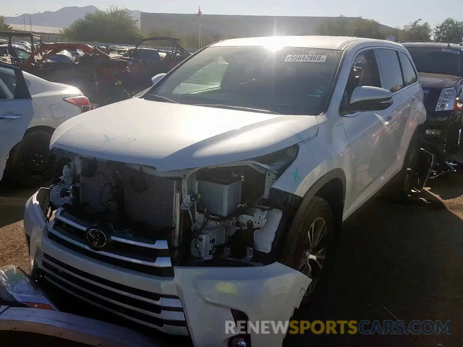 2 Photograph of a damaged car 5TDBZRFH1KS919652 TOYOTA HIGHLANDER 2019