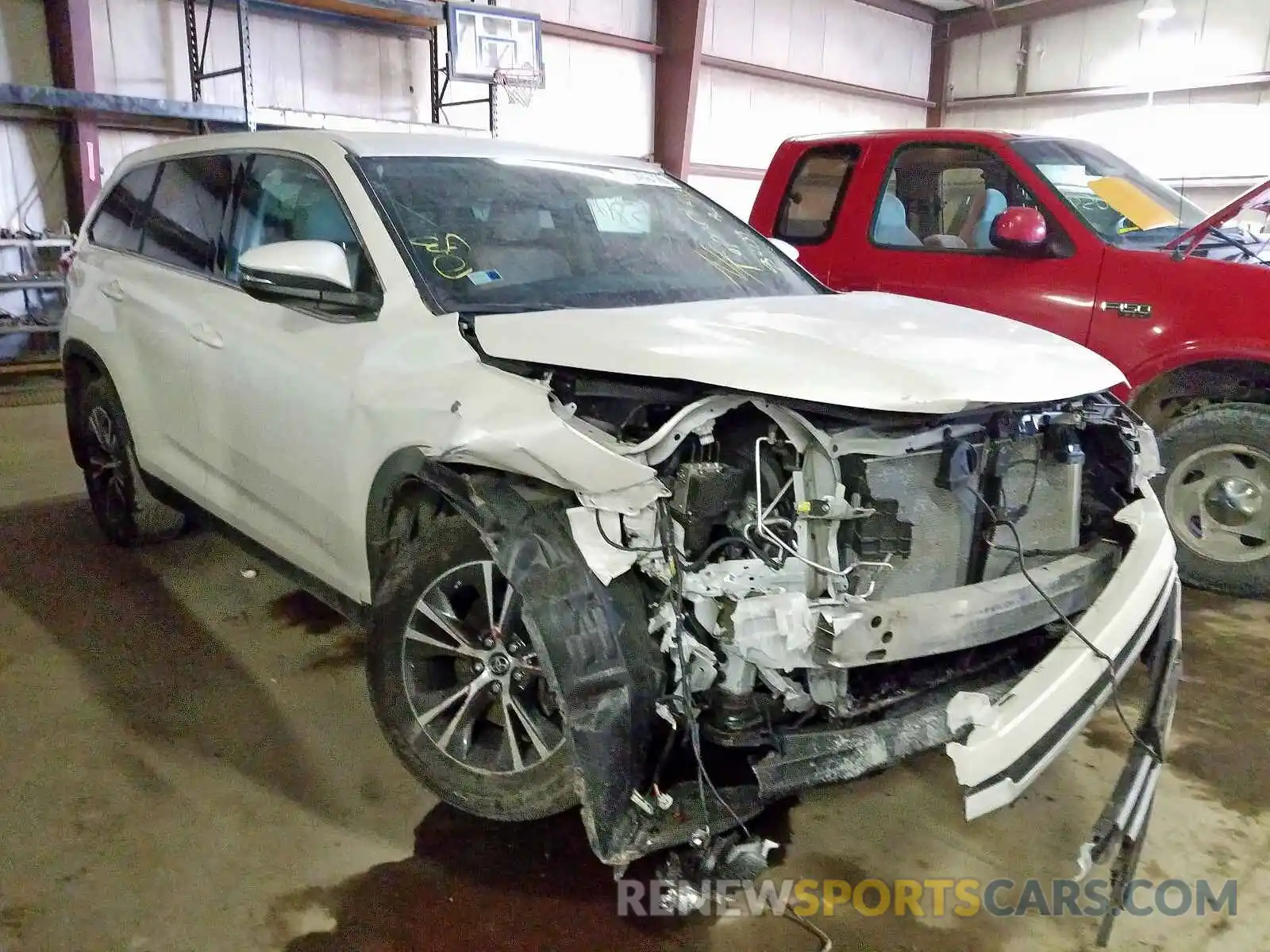 1 Photograph of a damaged car 5TDBZRFH1KS934037 TOYOTA HIGHLANDER 2019