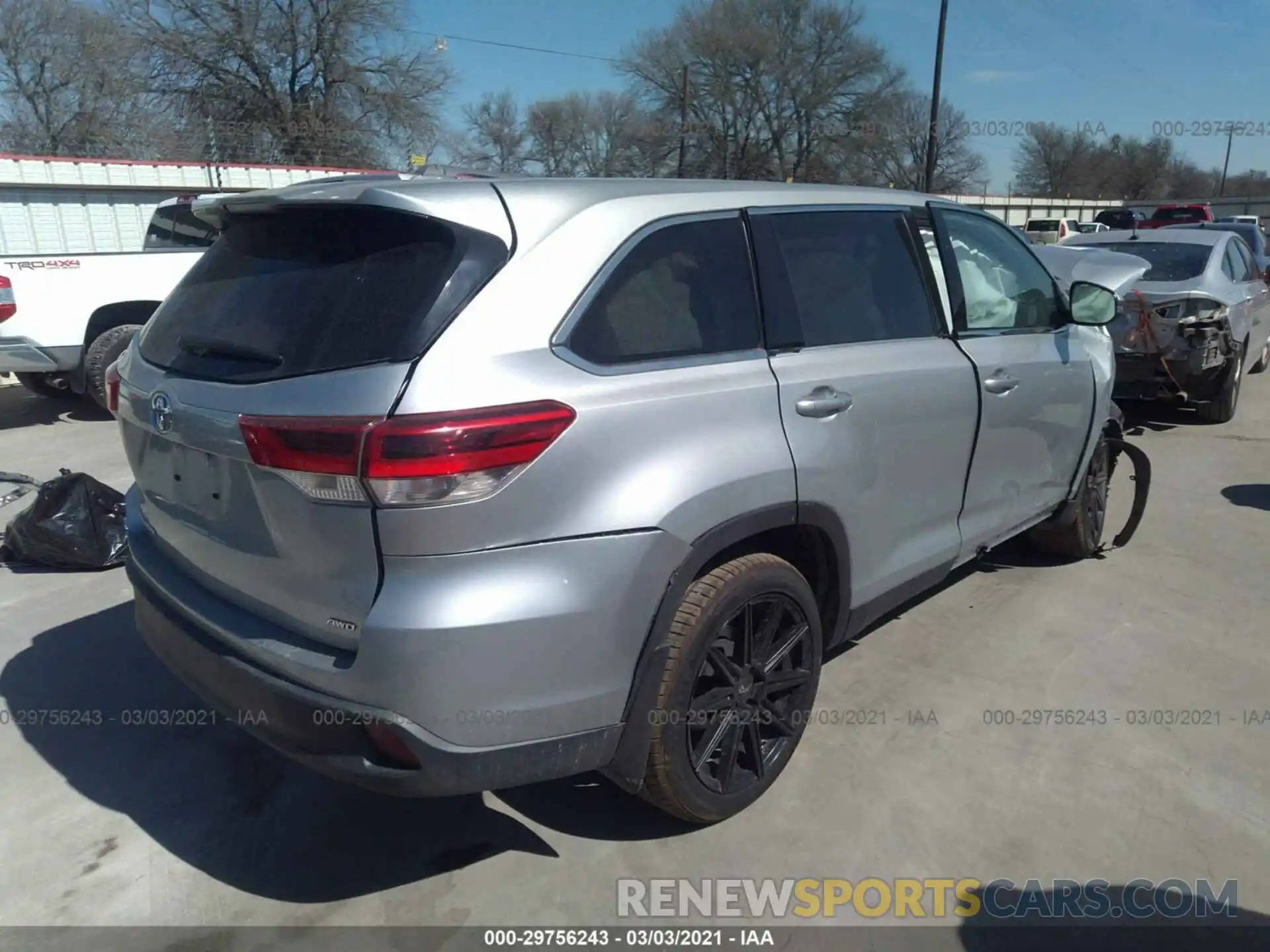 4 Photograph of a damaged car 5TDBZRFH1KS936158 TOYOTA HIGHLANDER 2019