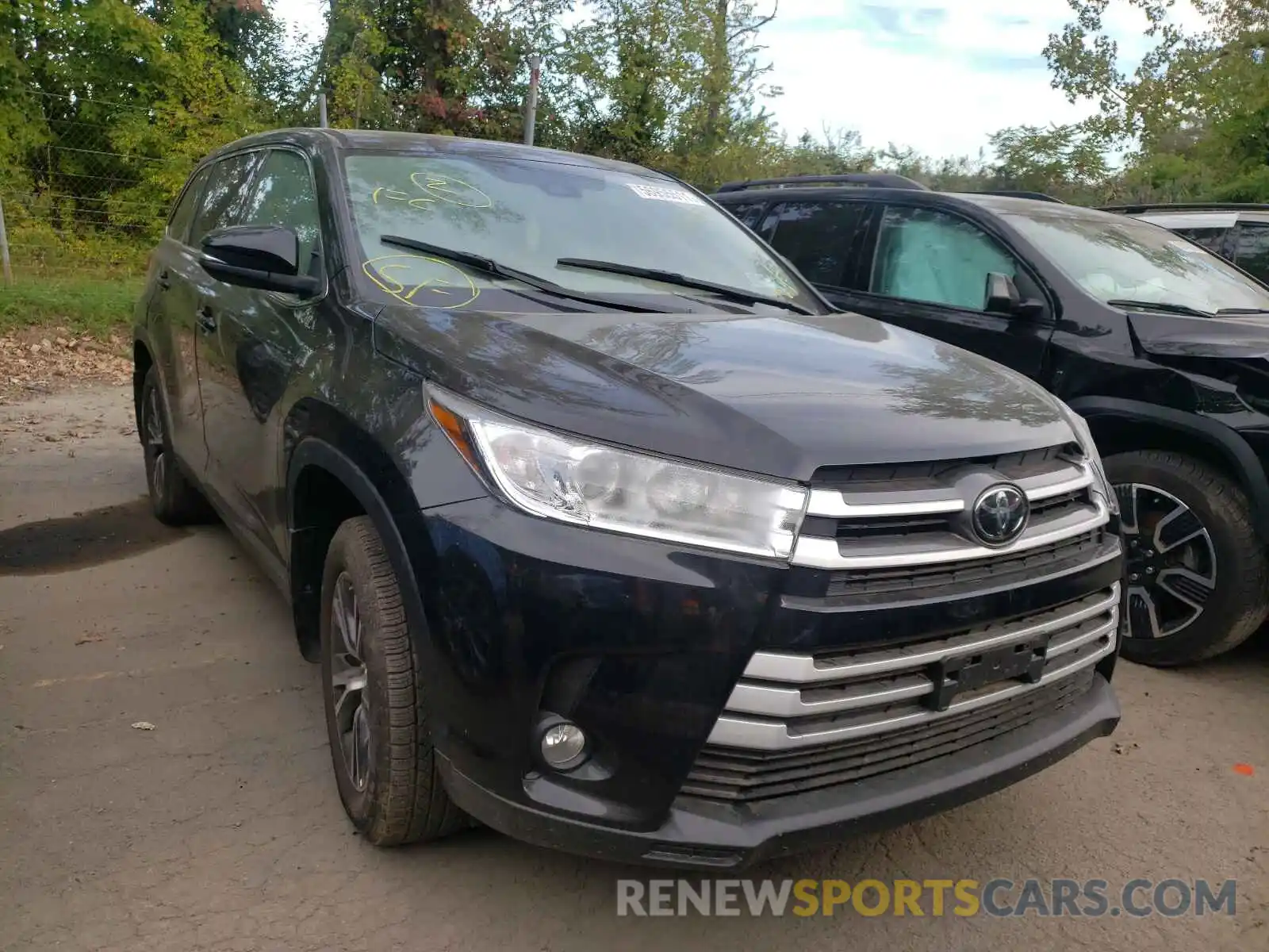 1 Photograph of a damaged car 5TDBZRFH1KS954028 TOYOTA HIGHLANDER 2019