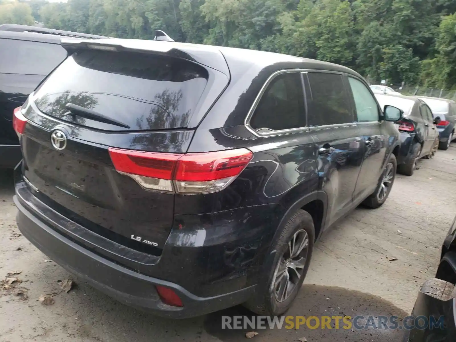 4 Photograph of a damaged car 5TDBZRFH1KS954028 TOYOTA HIGHLANDER 2019