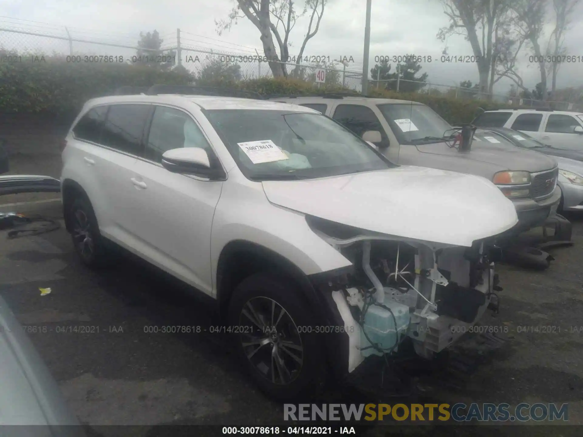 1 Photograph of a damaged car 5TDBZRFH1KS957009 TOYOTA HIGHLANDER 2019