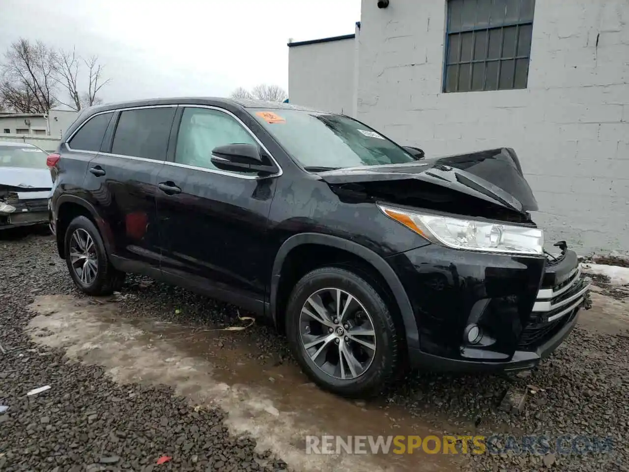 4 Photograph of a damaged car 5TDBZRFH1KS963098 TOYOTA HIGHLANDER 2019