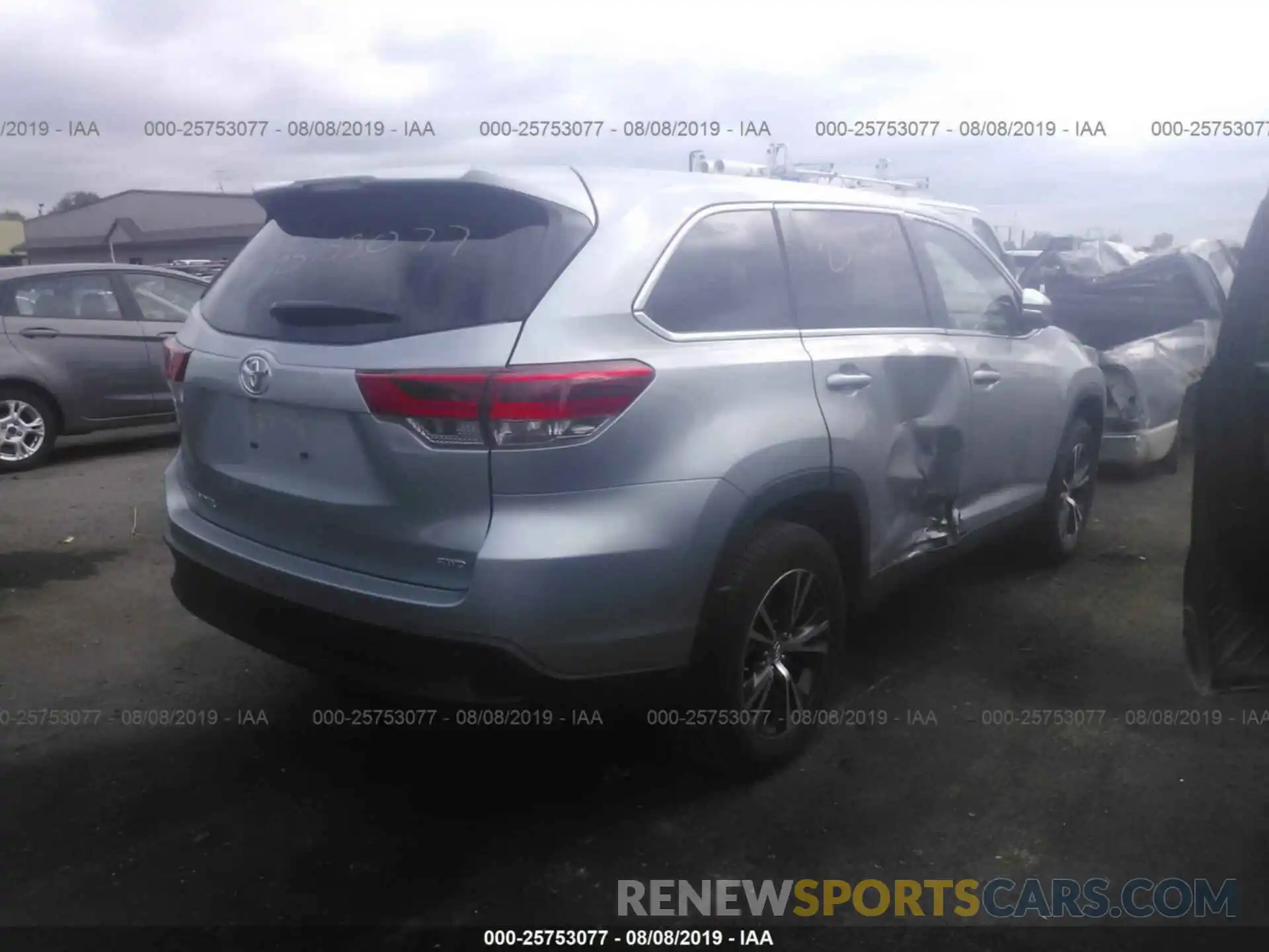 4 Photograph of a damaged car 5TDBZRFH1KS963828 TOYOTA HIGHLANDER 2019