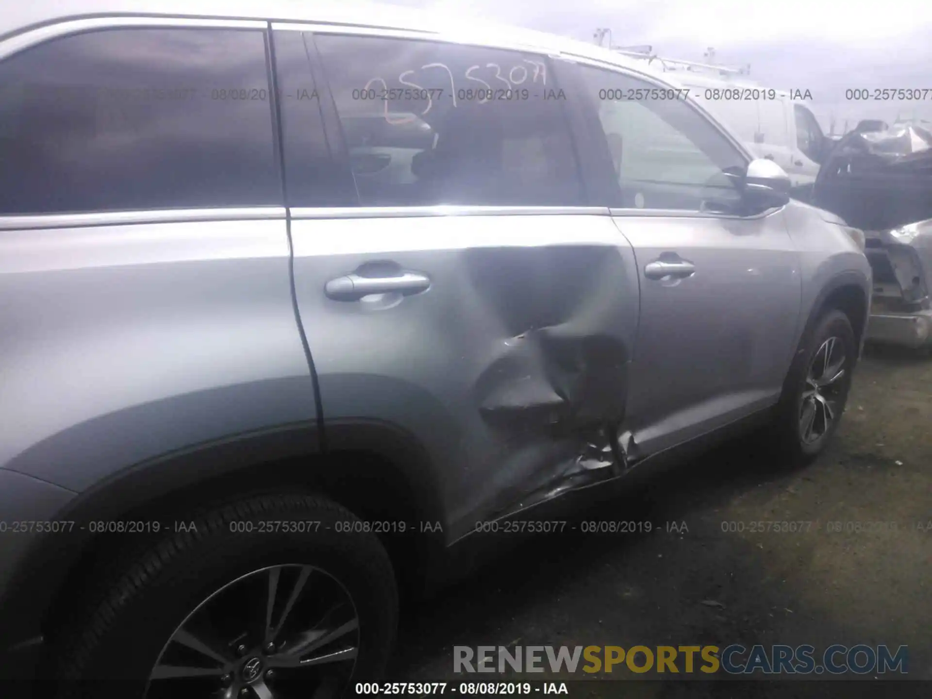 6 Photograph of a damaged car 5TDBZRFH1KS963828 TOYOTA HIGHLANDER 2019