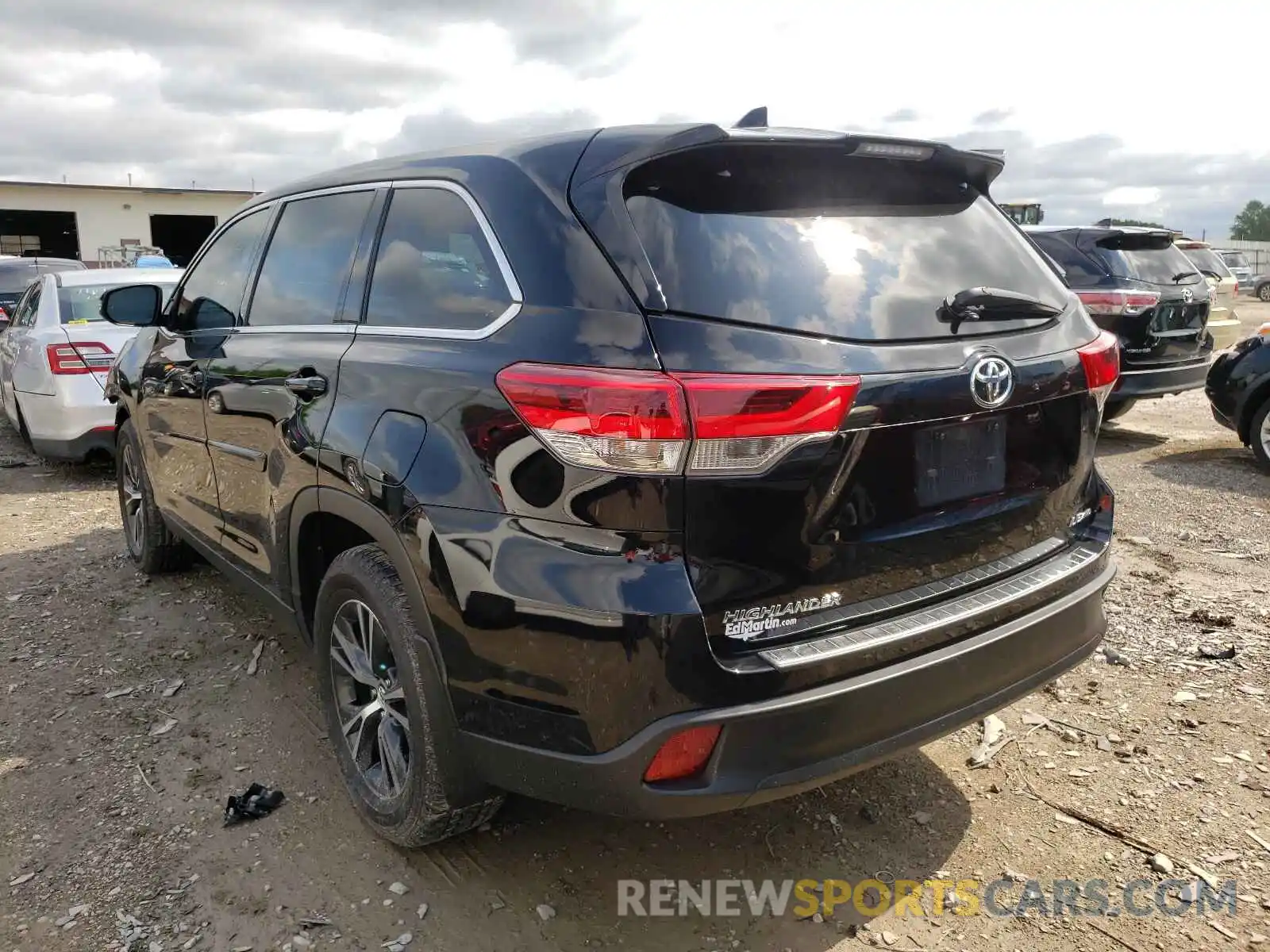 3 Photograph of a damaged car 5TDBZRFH1KS966311 TOYOTA HIGHLANDER 2019