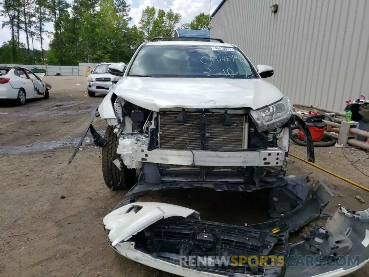 9 Photograph of a damaged car 5TDBZRFH1KS969564 TOYOTA HIGHLANDER 2019