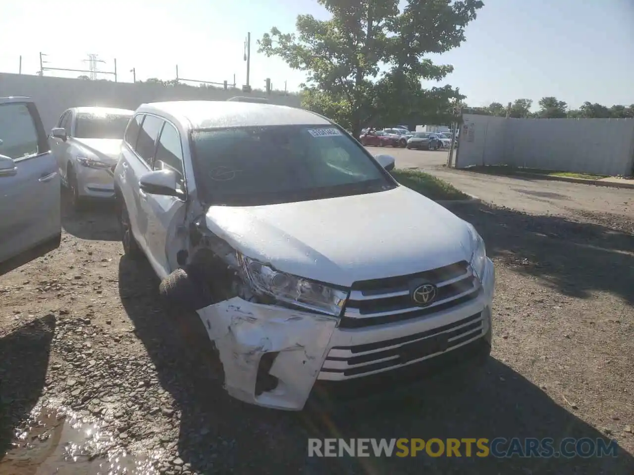 1 Photograph of a damaged car 5TDBZRFH1KS971749 TOYOTA HIGHLANDER 2019