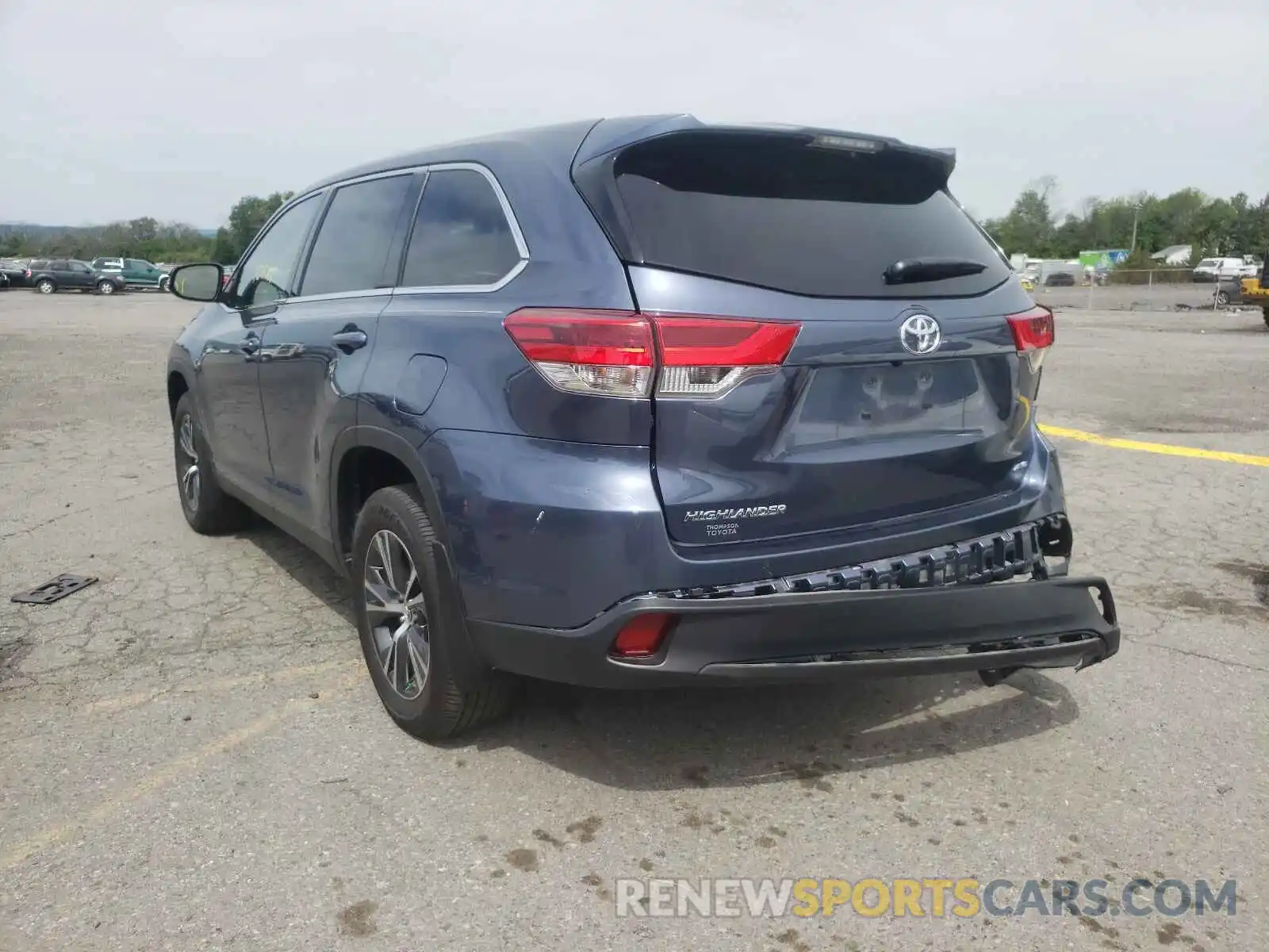 3 Photograph of a damaged car 5TDBZRFH1KS975168 TOYOTA HIGHLANDER 2019