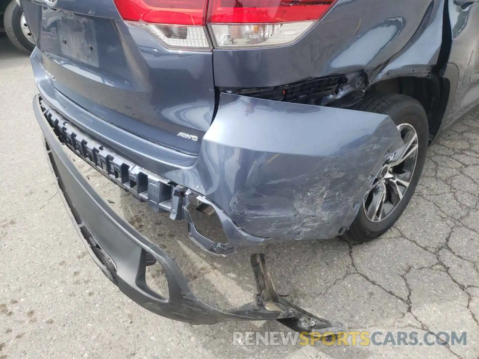 9 Photograph of a damaged car 5TDBZRFH1KS975168 TOYOTA HIGHLANDER 2019