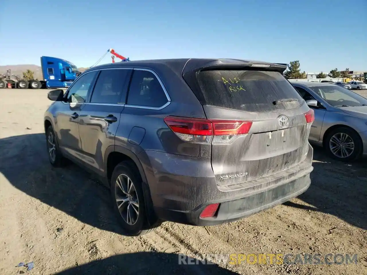 3 Photograph of a damaged car 5TDBZRFH1KS978863 TOYOTA HIGHLANDER 2019