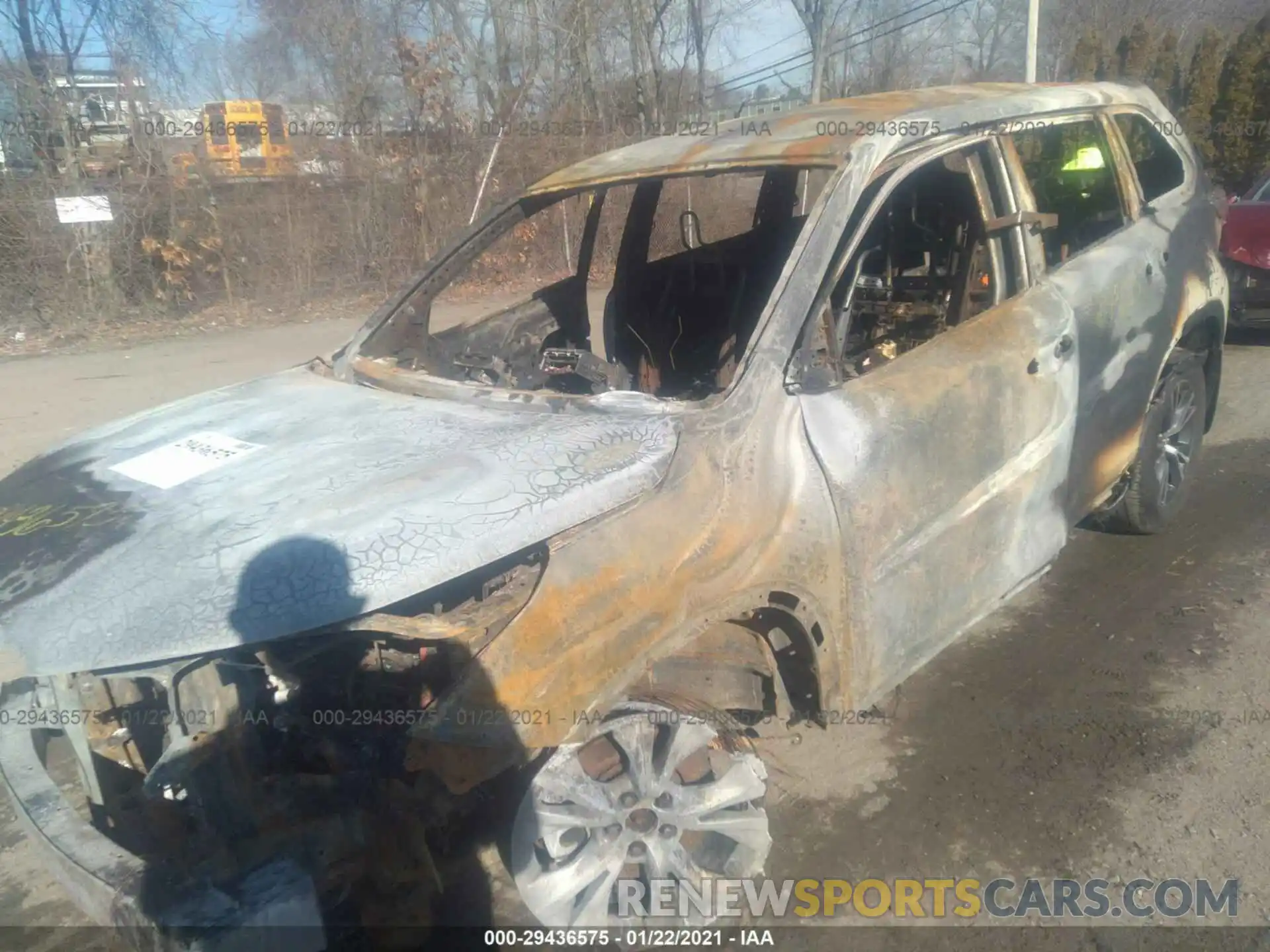 2 Photograph of a damaged car 5TDBZRFH1KS978992 TOYOTA HIGHLANDER 2019