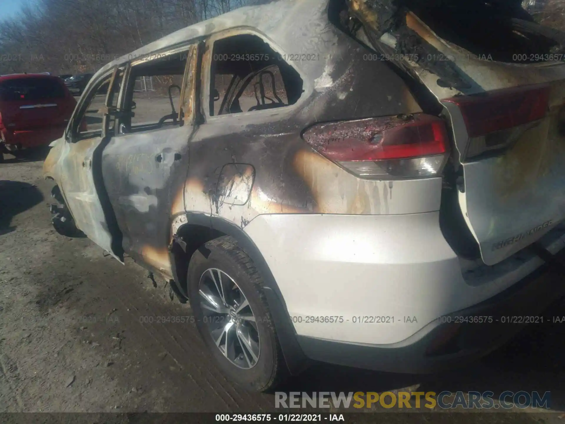 3 Photograph of a damaged car 5TDBZRFH1KS978992 TOYOTA HIGHLANDER 2019