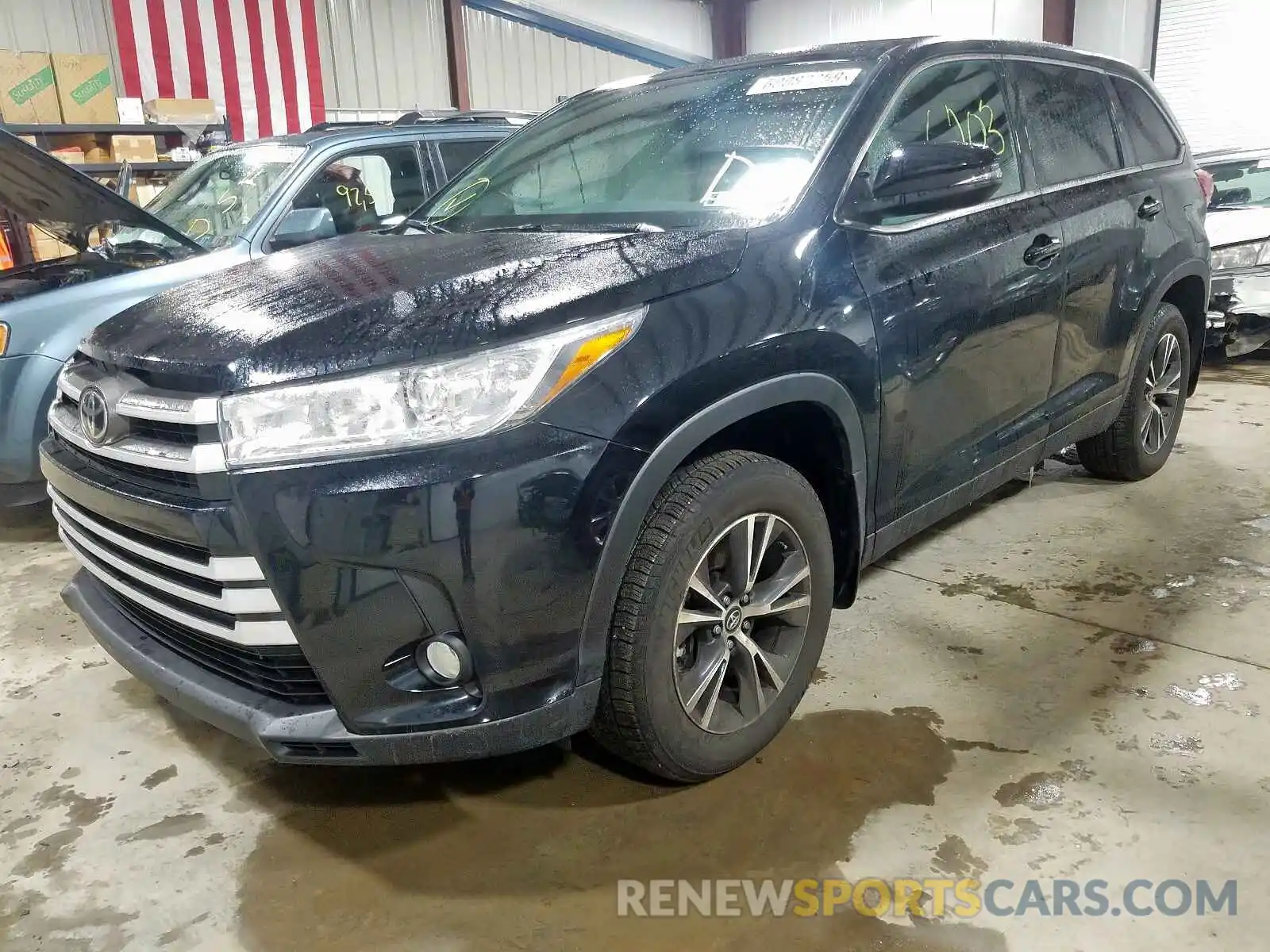 2 Photograph of a damaged car 5TDBZRFH1KS979219 TOYOTA HIGHLANDER 2019