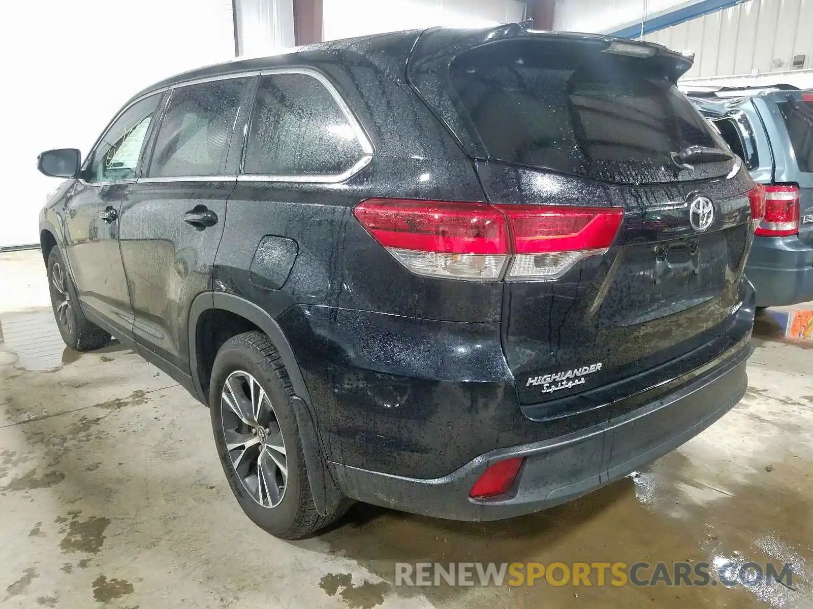 3 Photograph of a damaged car 5TDBZRFH1KS979219 TOYOTA HIGHLANDER 2019