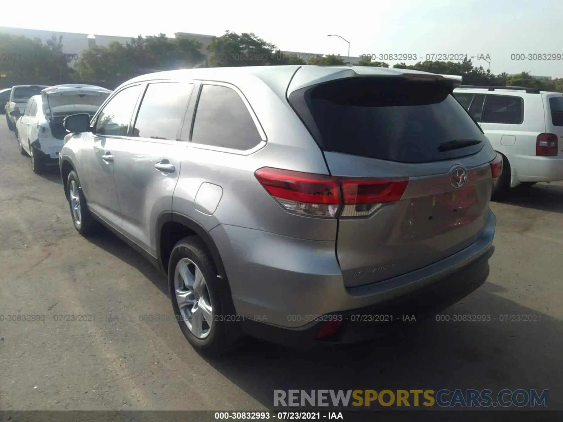 3 Photograph of a damaged car 5TDBZRFH1KS980581 TOYOTA HIGHLANDER 2019