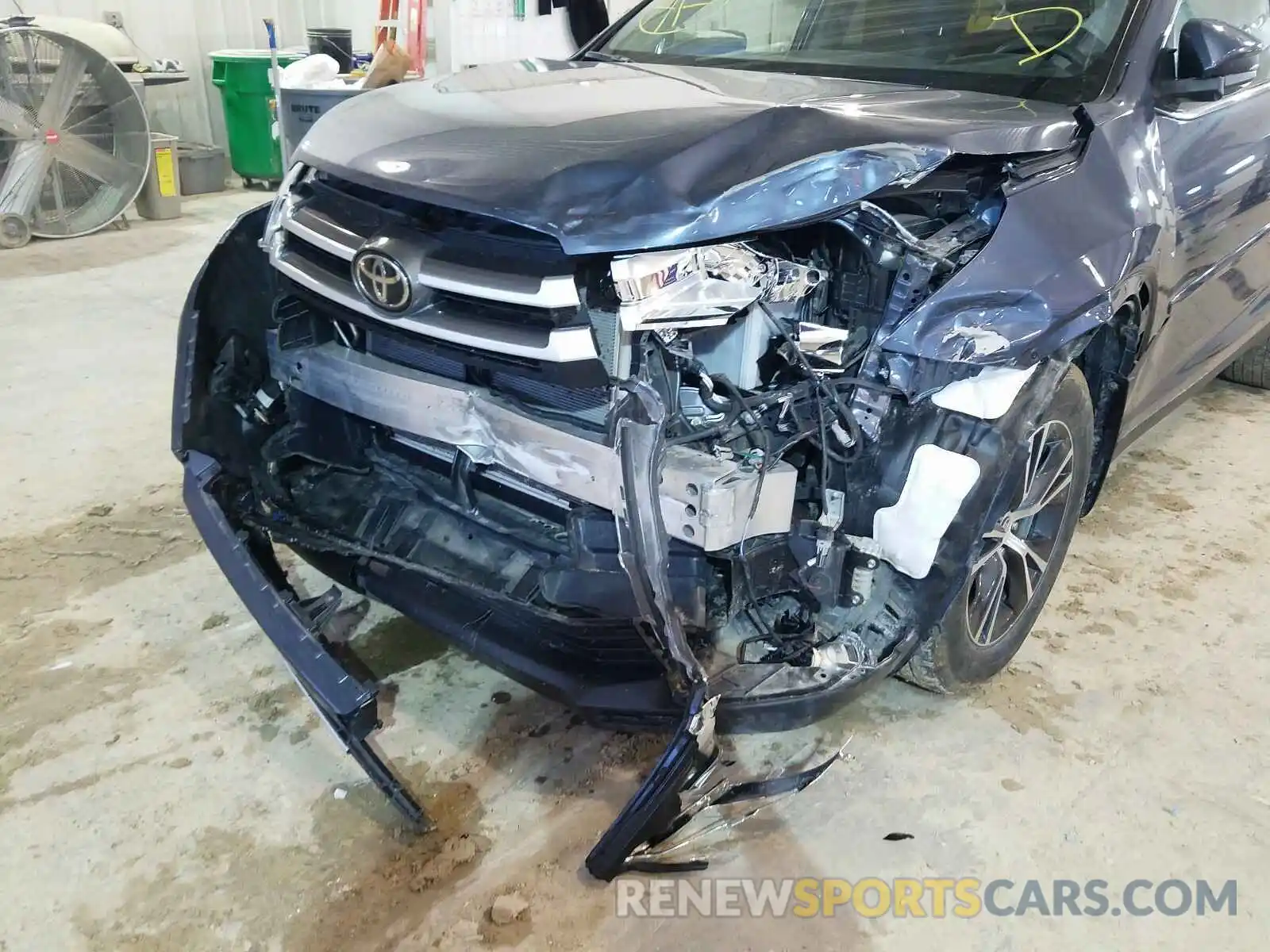 9 Photograph of a damaged car 5TDBZRFH1KS981973 TOYOTA HIGHLANDER 2019