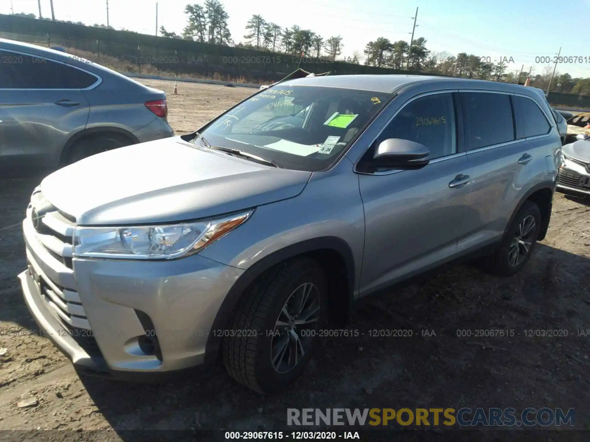 2 Photograph of a damaged car 5TDBZRFH1KS985358 TOYOTA HIGHLANDER 2019