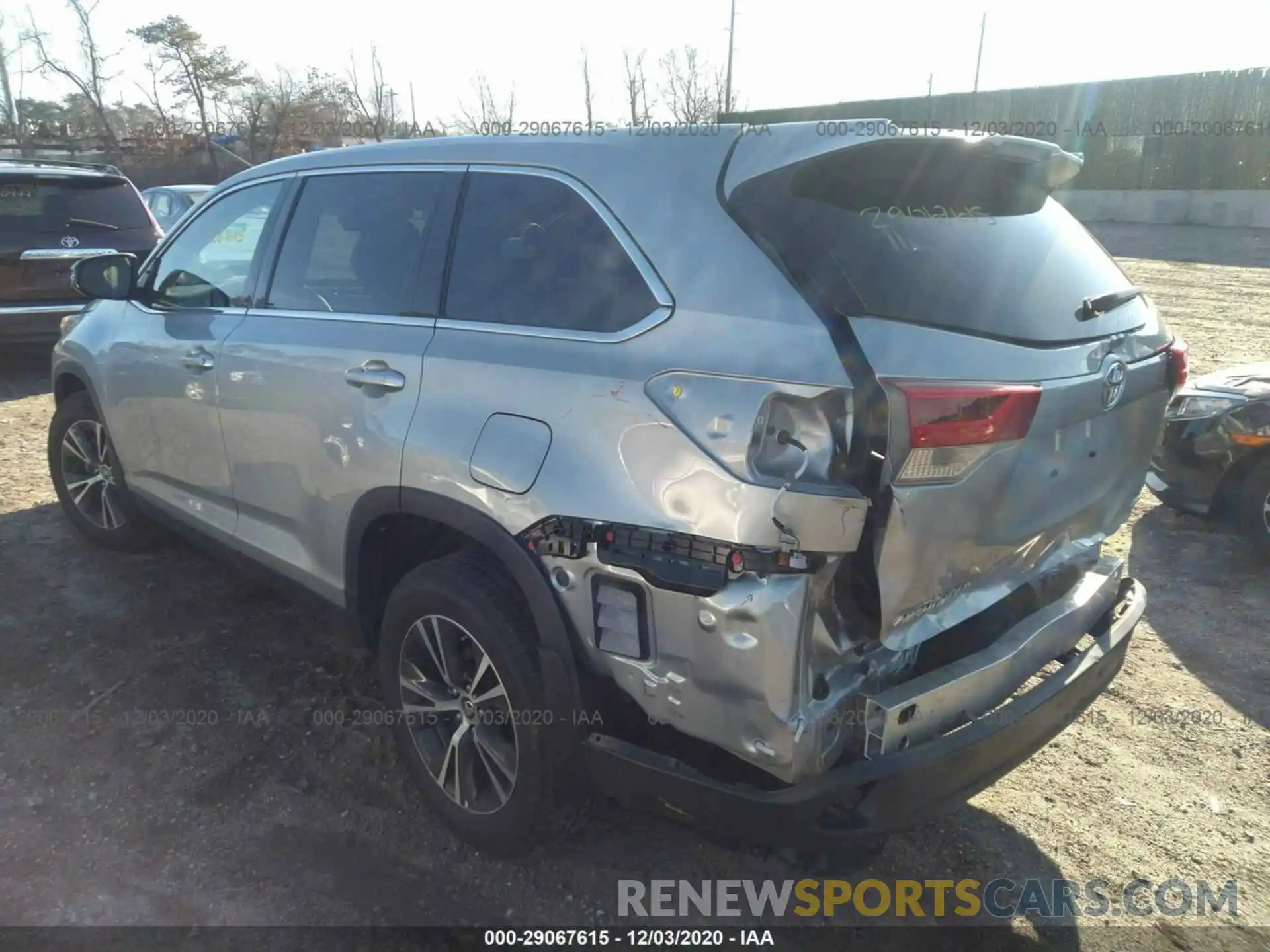 3 Photograph of a damaged car 5TDBZRFH1KS985358 TOYOTA HIGHLANDER 2019