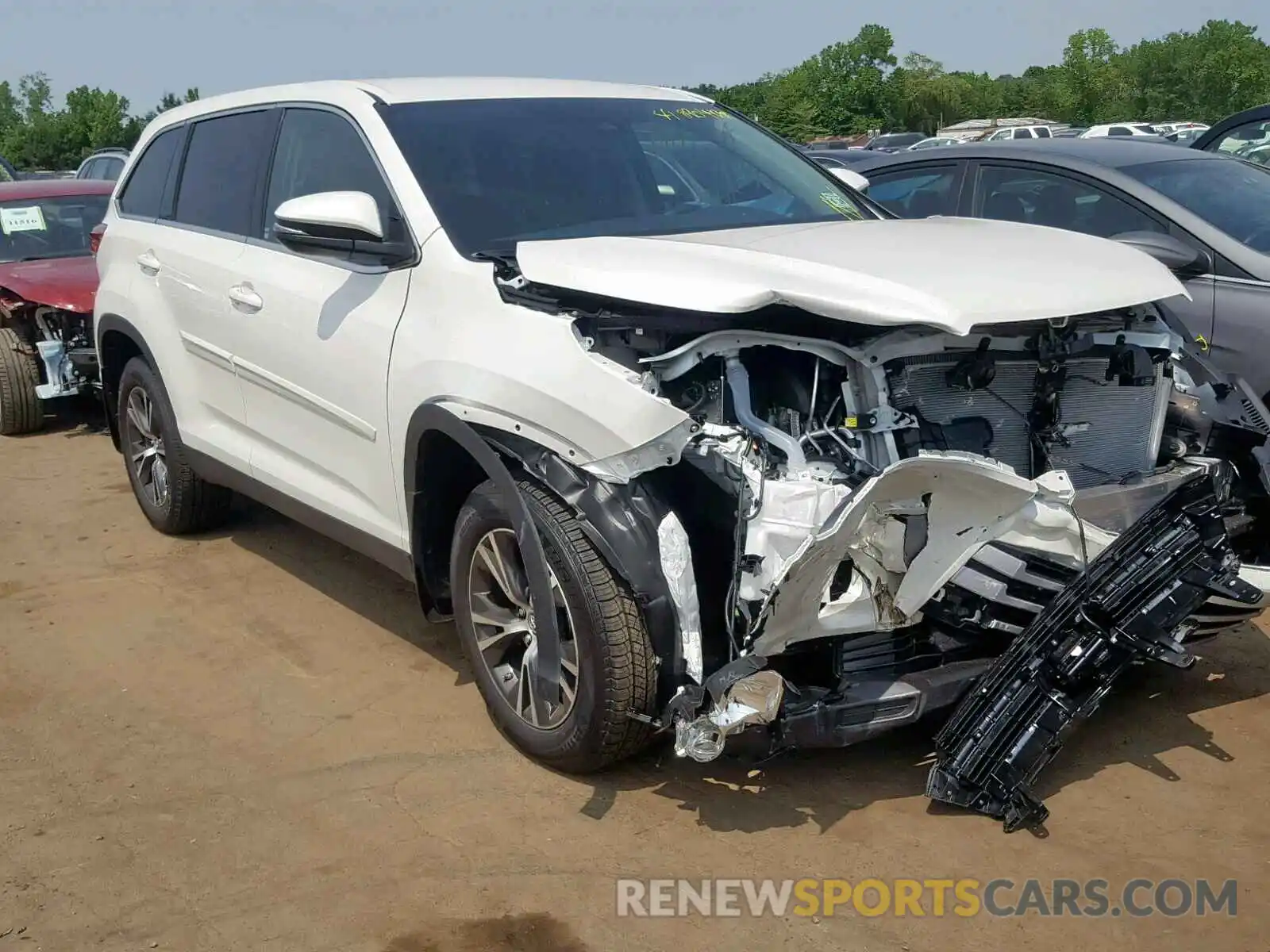 1 Photograph of a damaged car 5TDBZRFH2KS700053 TOYOTA HIGHLANDER 2019