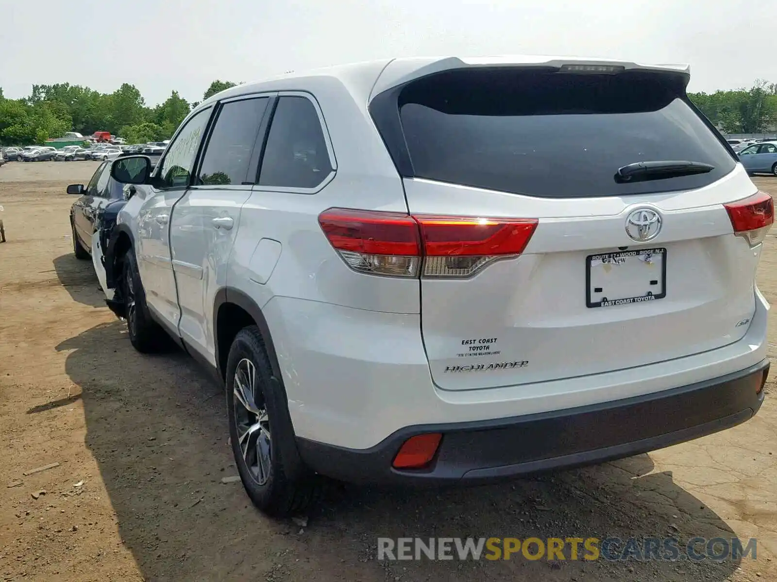 3 Photograph of a damaged car 5TDBZRFH2KS700053 TOYOTA HIGHLANDER 2019