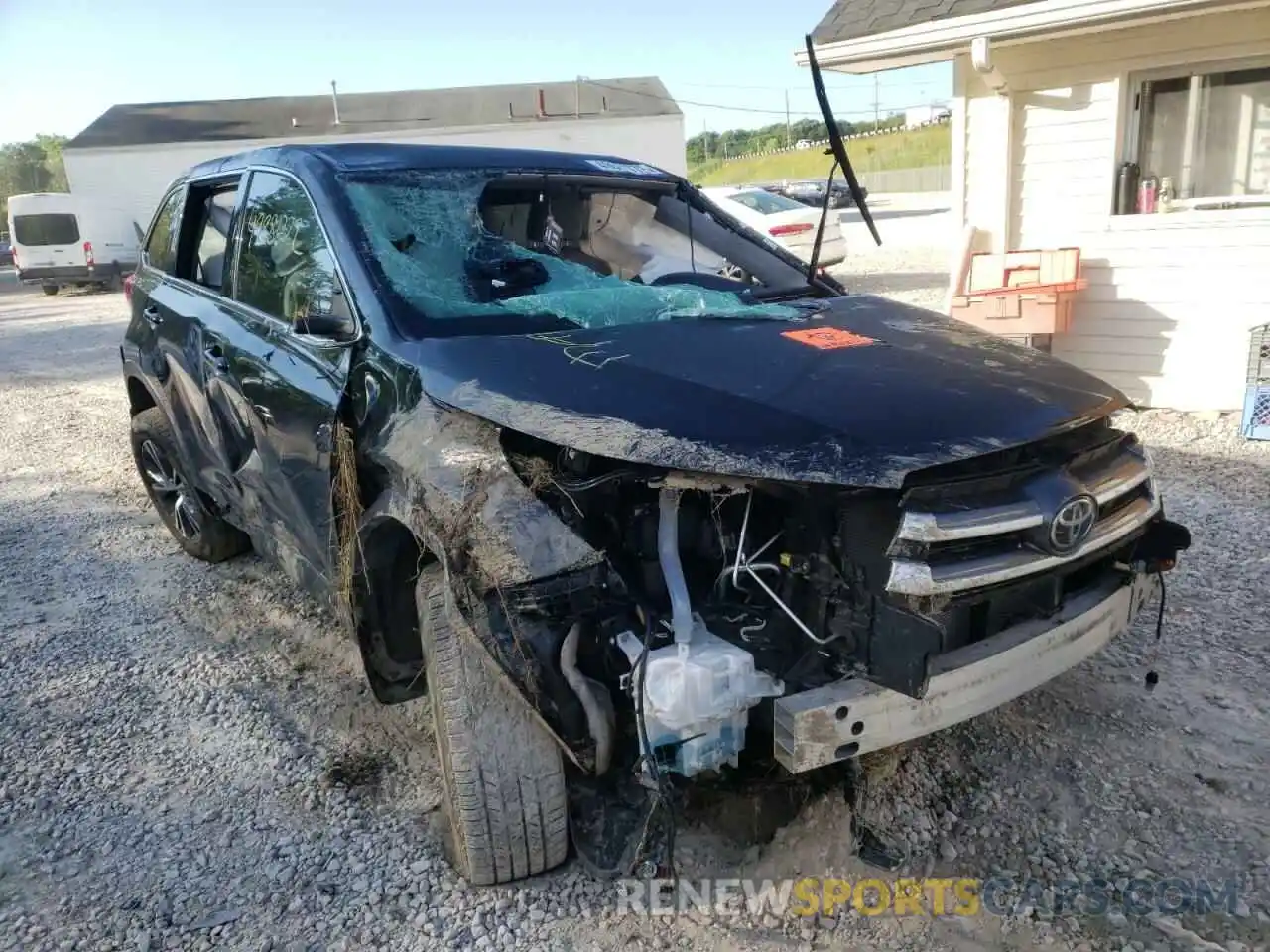 1 Photograph of a damaged car 5TDBZRFH2KS702868 TOYOTA HIGHLANDER 2019