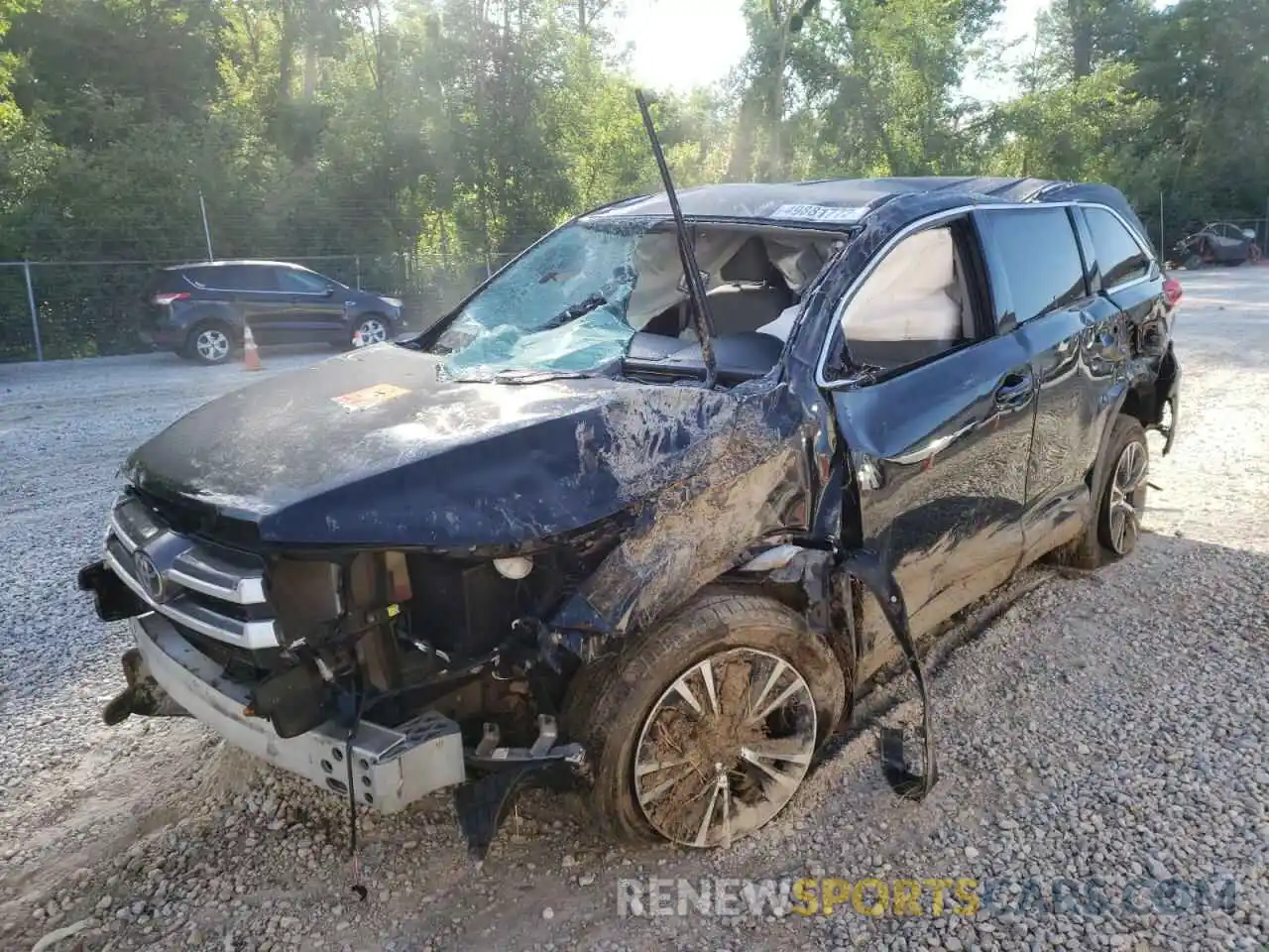 2 Photograph of a damaged car 5TDBZRFH2KS702868 TOYOTA HIGHLANDER 2019