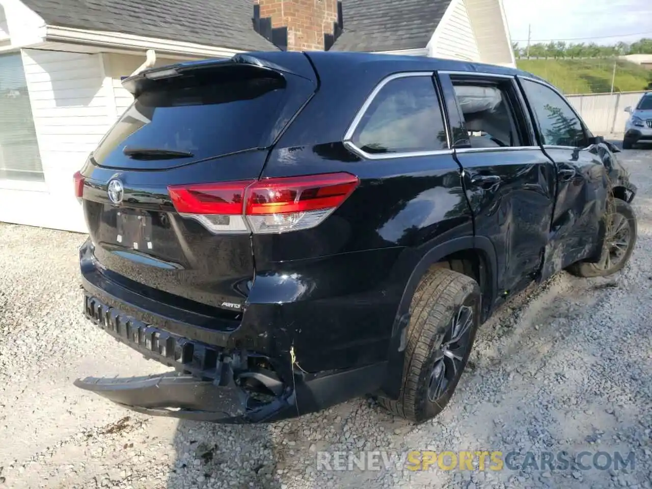 4 Photograph of a damaged car 5TDBZRFH2KS702868 TOYOTA HIGHLANDER 2019