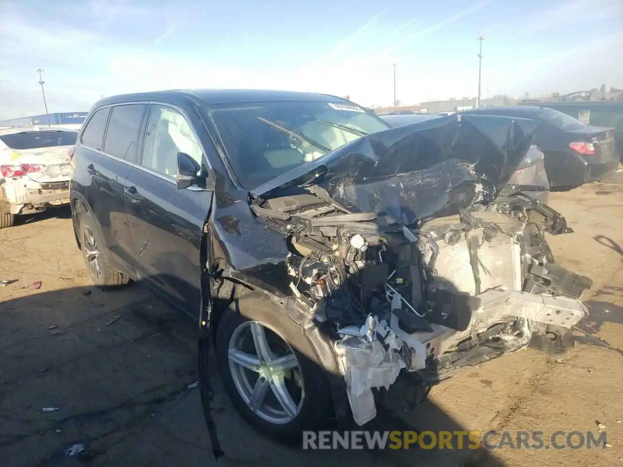 1 Photograph of a damaged car 5TDBZRFH2KS705608 TOYOTA HIGHLANDER 2019