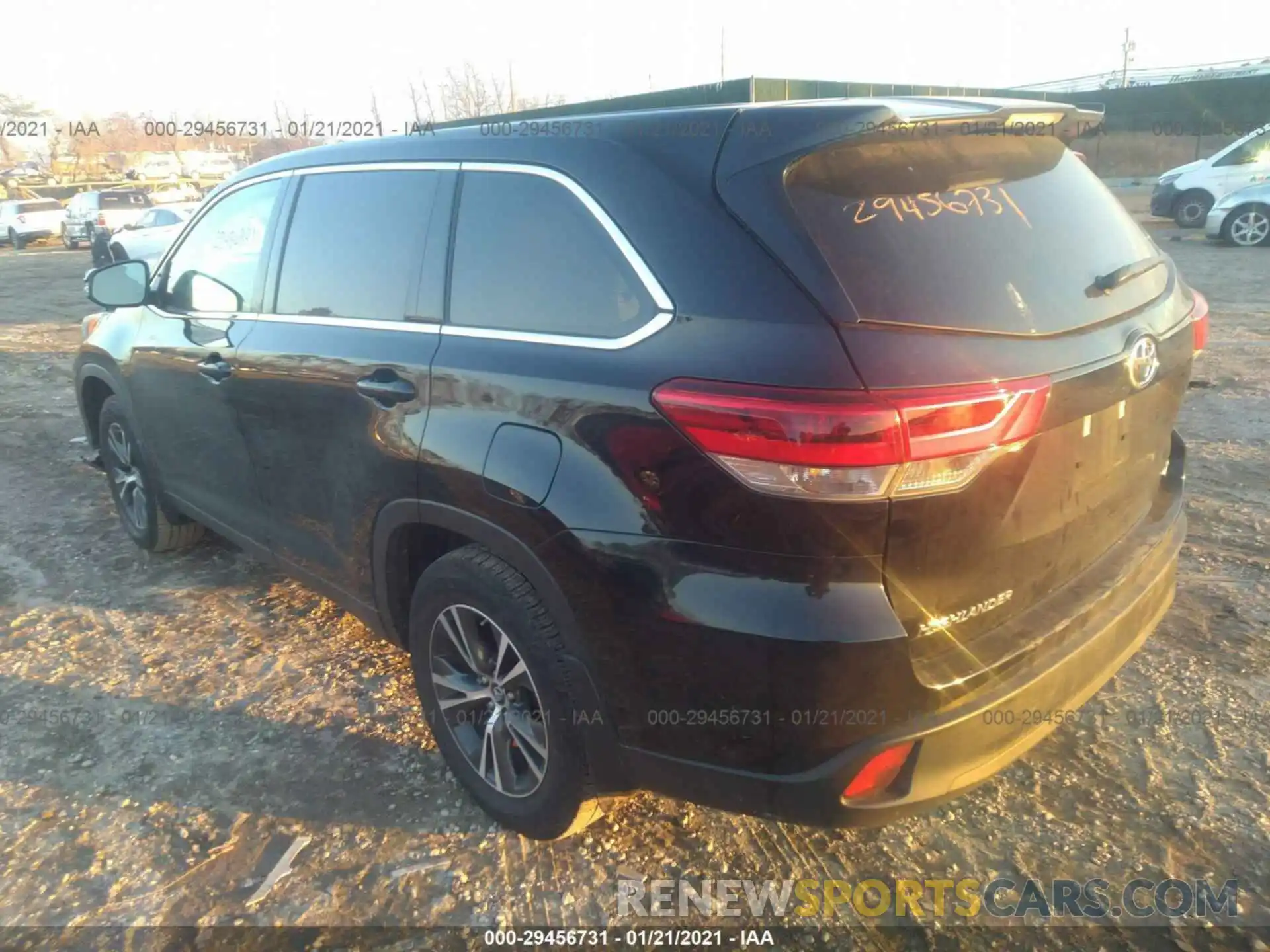 3 Photograph of a damaged car 5TDBZRFH2KS707925 TOYOTA HIGHLANDER 2019