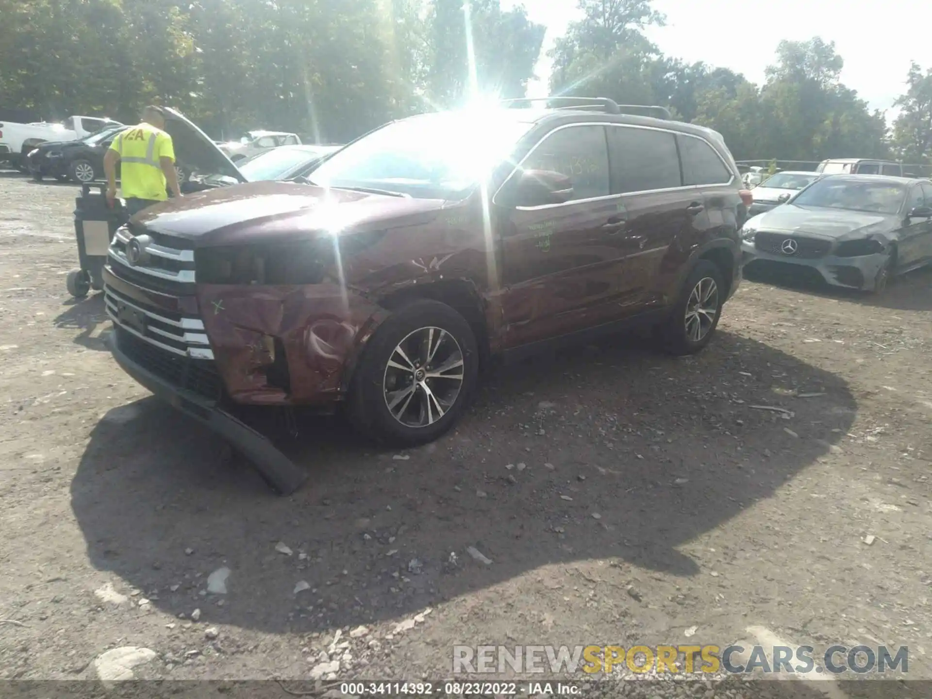 2 Фотография поврежденного автомобиля 5TDBZRFH2KS720500 TOYOTA HIGHLANDER 2019