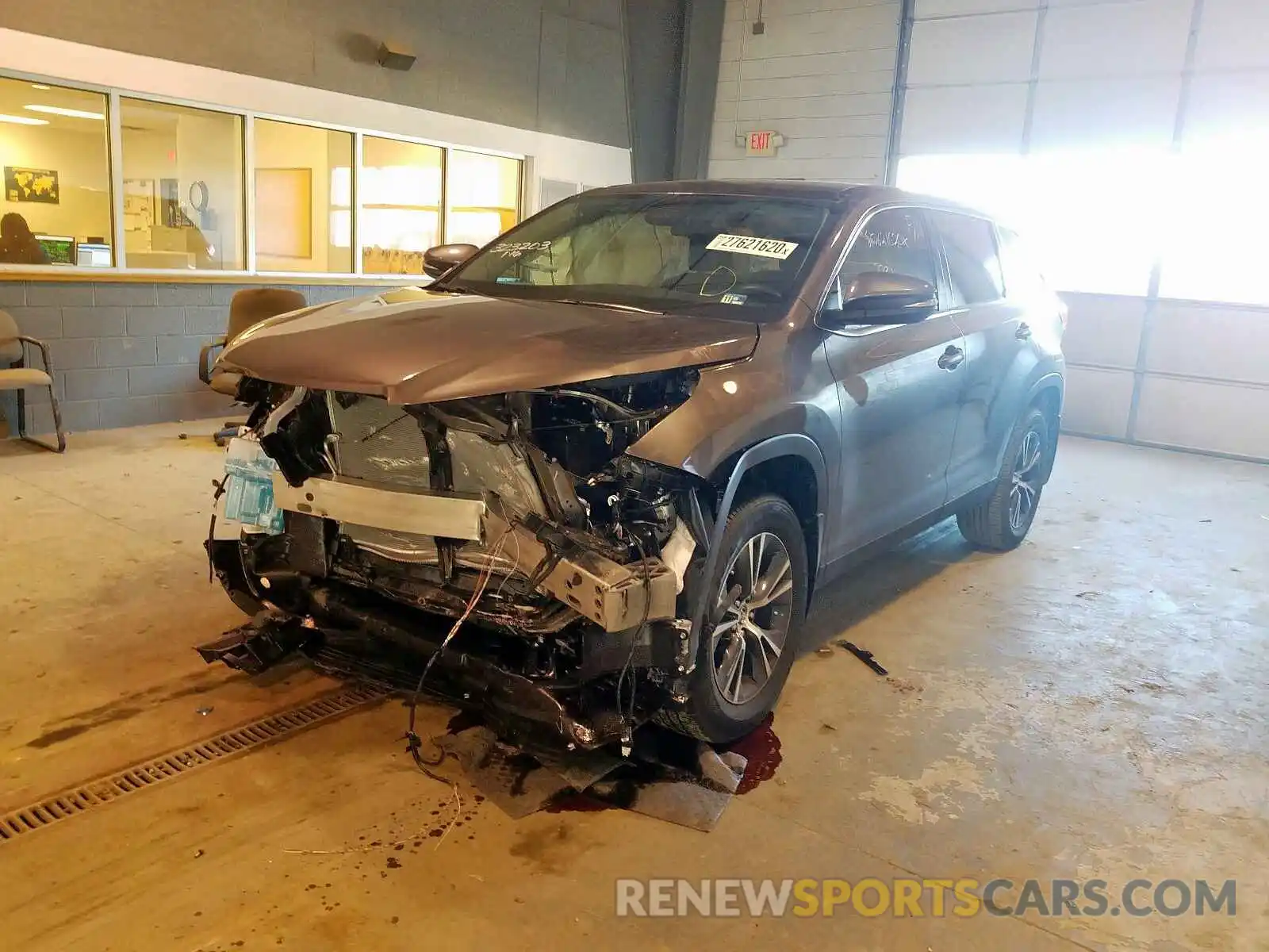 2 Photograph of a damaged car 5TDBZRFH2KS724787 TOYOTA HIGHLANDER 2019