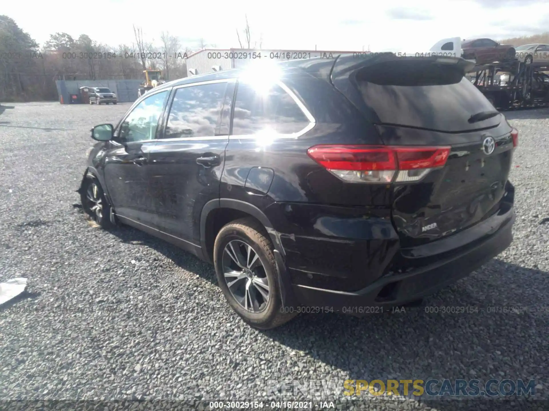 3 Photograph of a damaged car 5TDBZRFH2KS729035 TOYOTA HIGHLANDER 2019