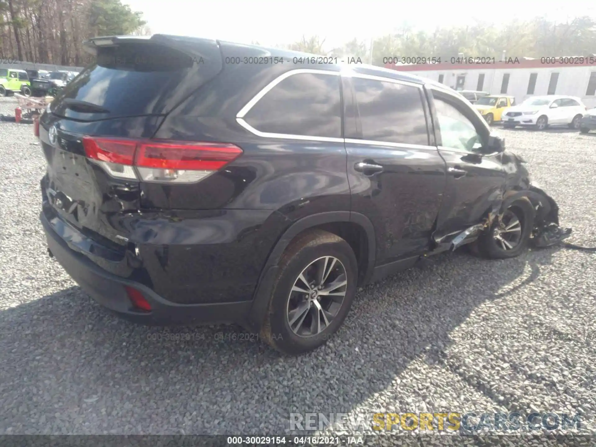 4 Photograph of a damaged car 5TDBZRFH2KS729035 TOYOTA HIGHLANDER 2019