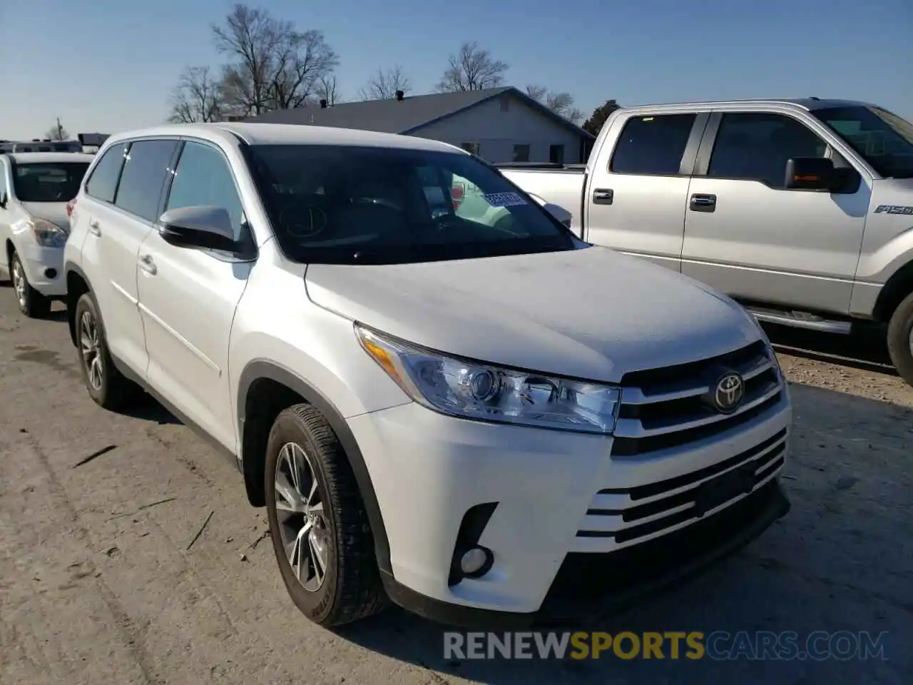 1 Photograph of a damaged car 5TDBZRFH2KS734252 TOYOTA HIGHLANDER 2019