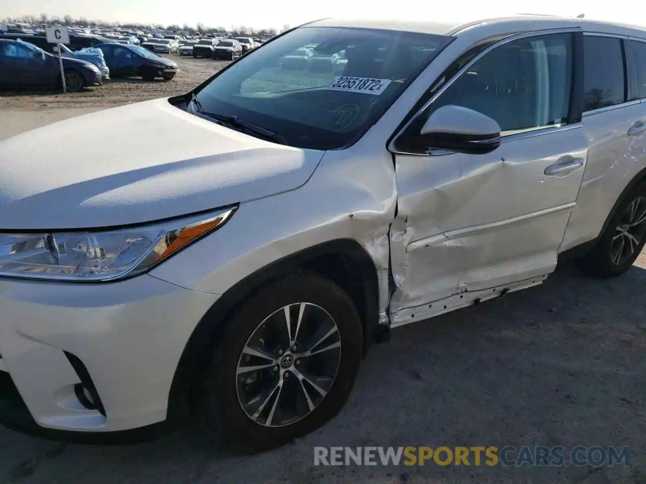 9 Photograph of a damaged car 5TDBZRFH2KS734252 TOYOTA HIGHLANDER 2019