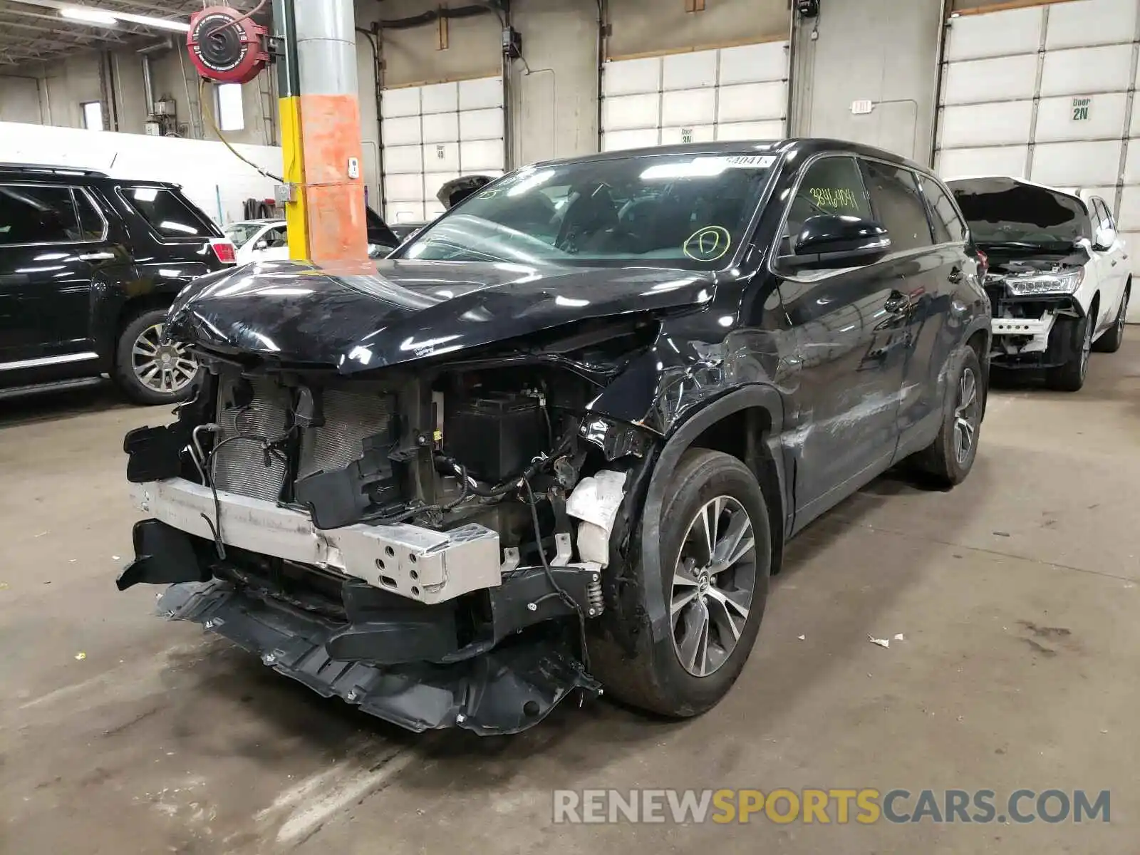 2 Photograph of a damaged car 5TDBZRFH2KS737362 TOYOTA HIGHLANDER 2019