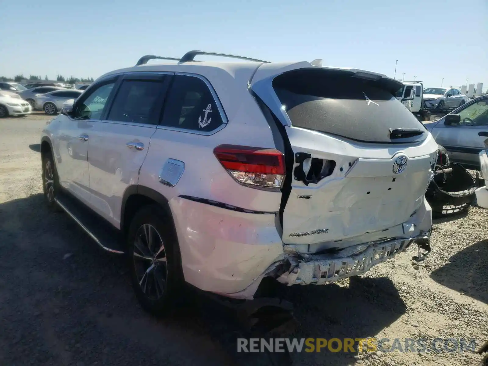 3 Photograph of a damaged car 5TDBZRFH2KS740004 TOYOTA HIGHLANDER 2019