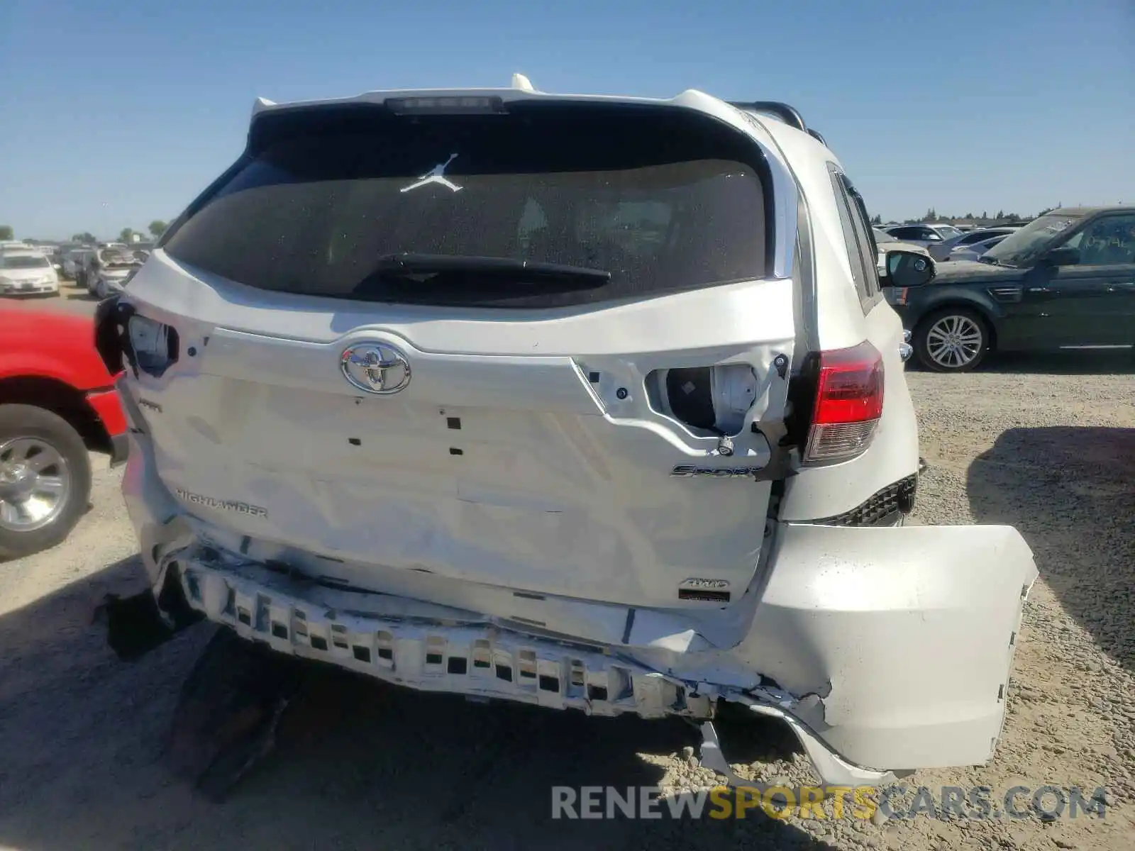 9 Photograph of a damaged car 5TDBZRFH2KS740004 TOYOTA HIGHLANDER 2019