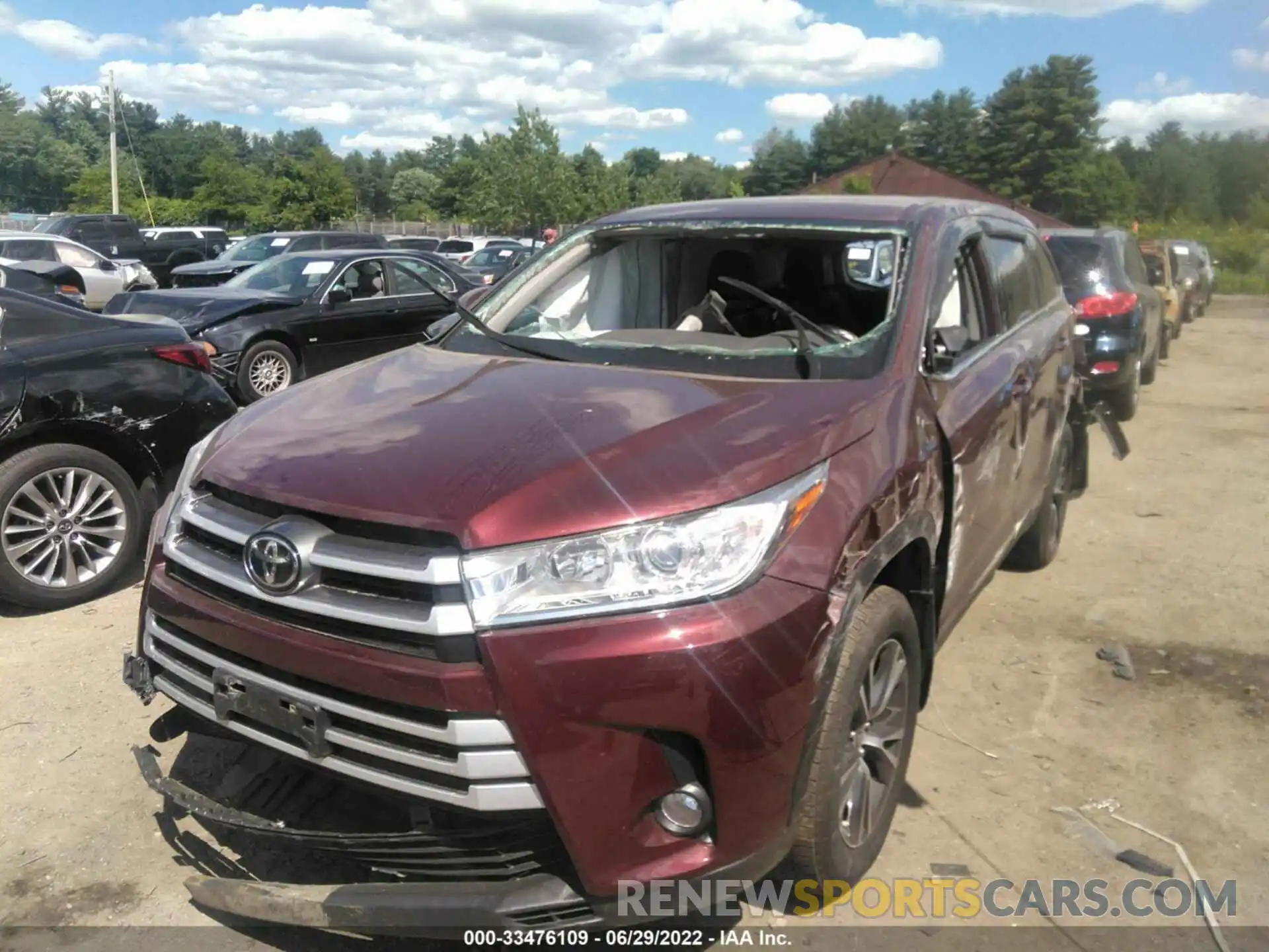 2 Photograph of a damaged car 5TDBZRFH2KS743680 TOYOTA HIGHLANDER 2019