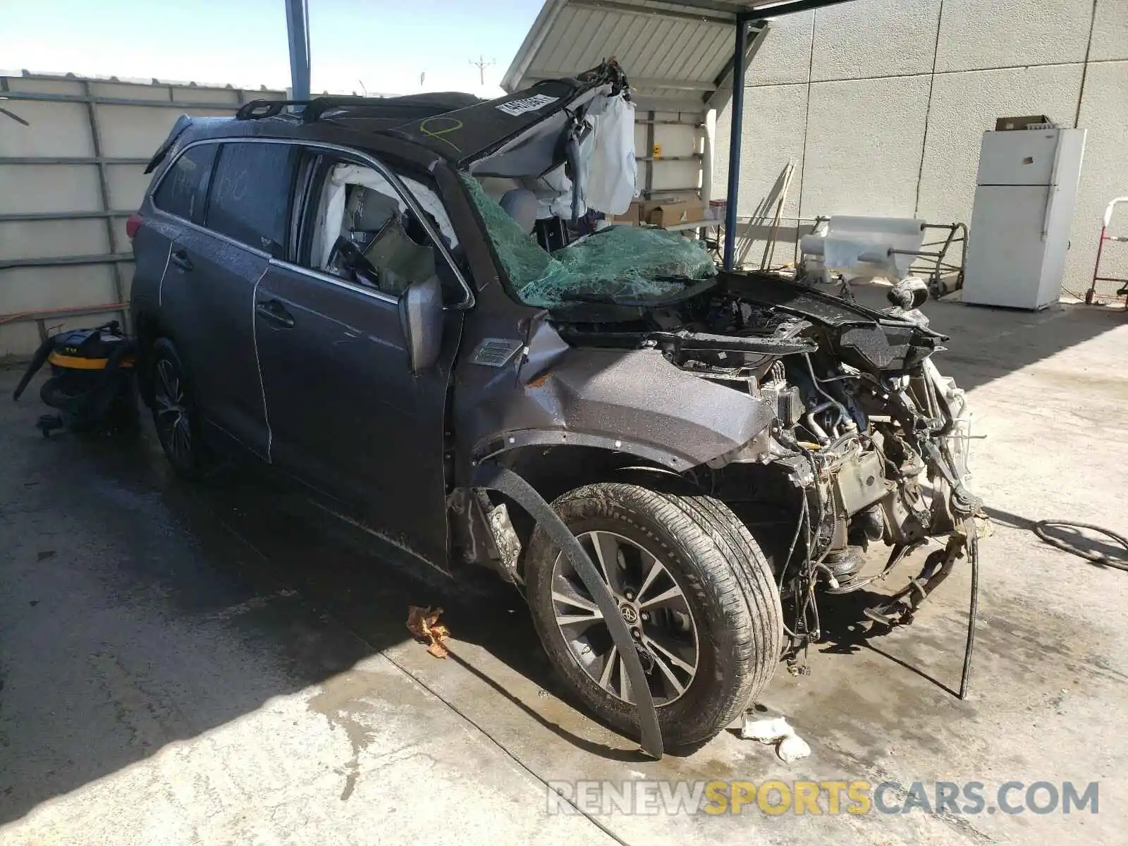 1 Photograph of a damaged car 5TDBZRFH2KS746305 TOYOTA HIGHLANDER 2019