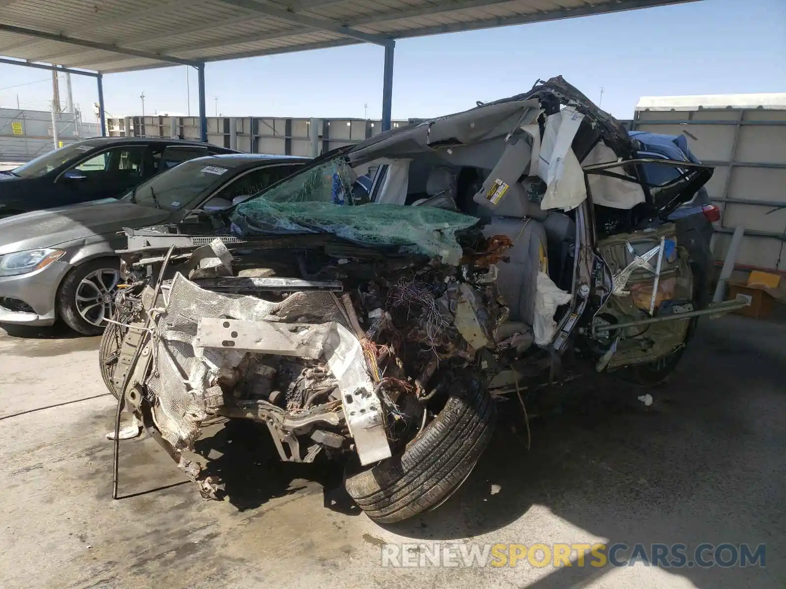 2 Photograph of a damaged car 5TDBZRFH2KS746305 TOYOTA HIGHLANDER 2019