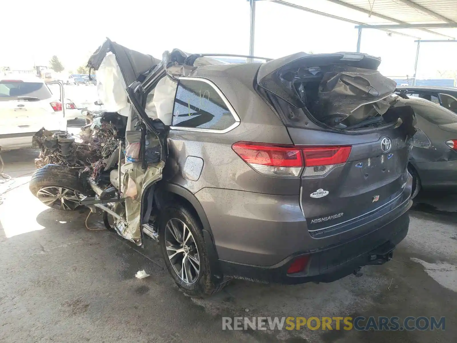 3 Photograph of a damaged car 5TDBZRFH2KS746305 TOYOTA HIGHLANDER 2019