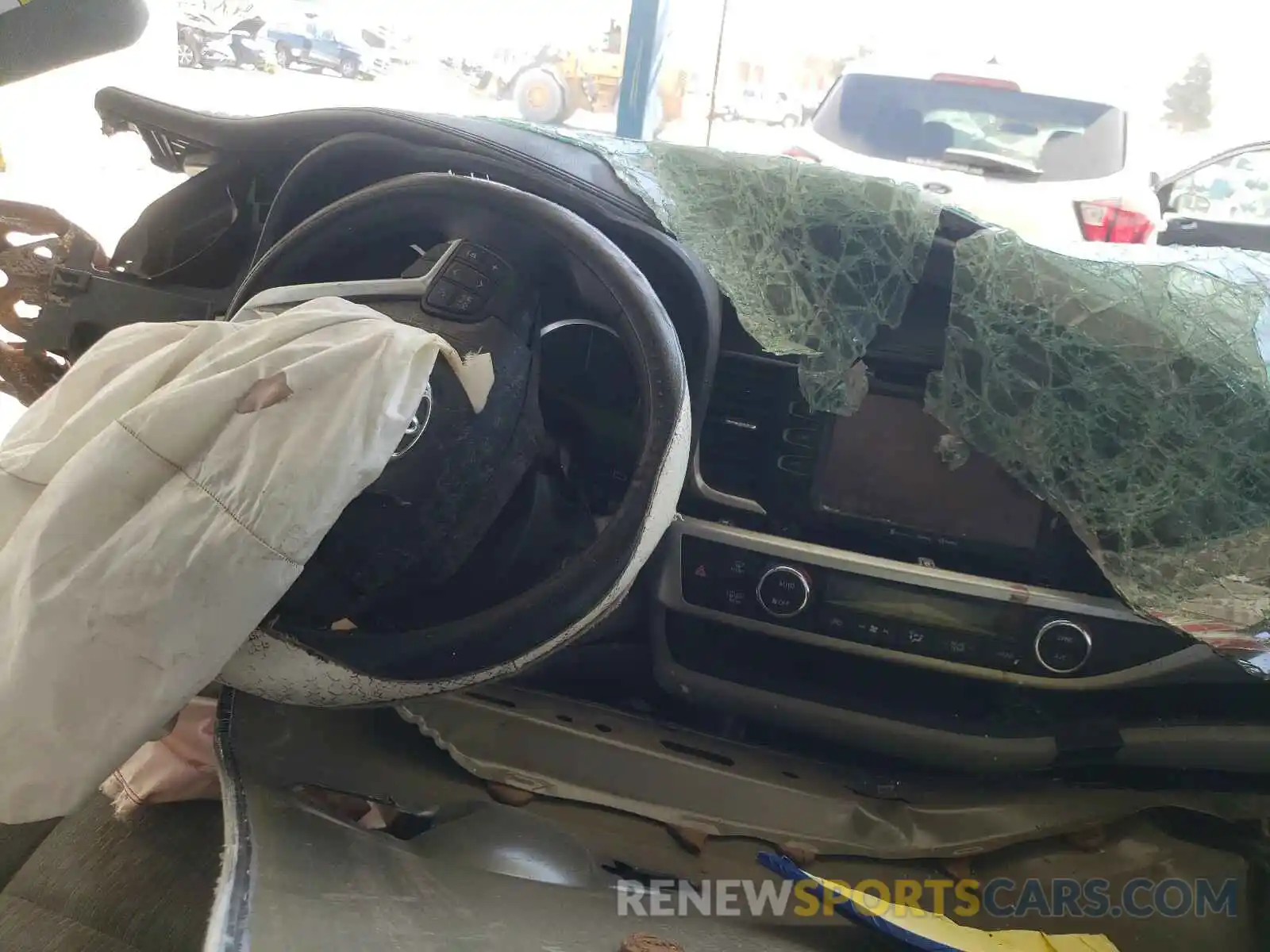 9 Photograph of a damaged car 5TDBZRFH2KS746305 TOYOTA HIGHLANDER 2019