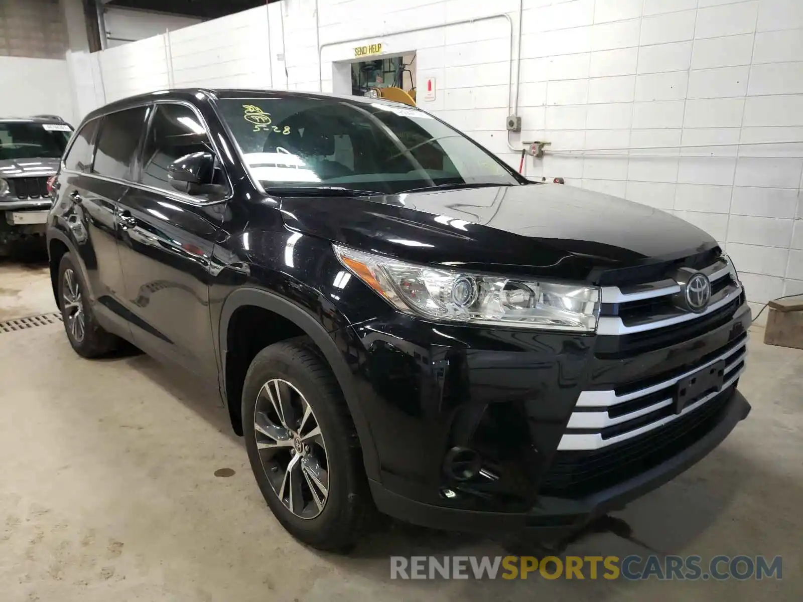 1 Photograph of a damaged car 5TDBZRFH2KS746823 TOYOTA HIGHLANDER 2019