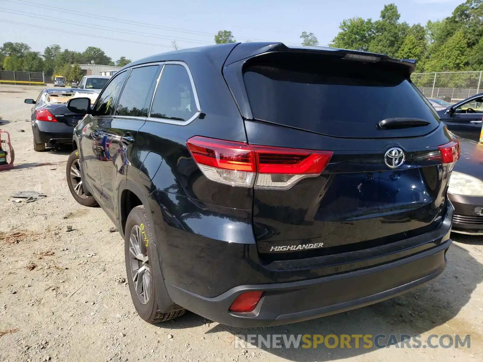 3 Photograph of a damaged car 5TDBZRFH2KS747549 TOYOTA HIGHLANDER 2019