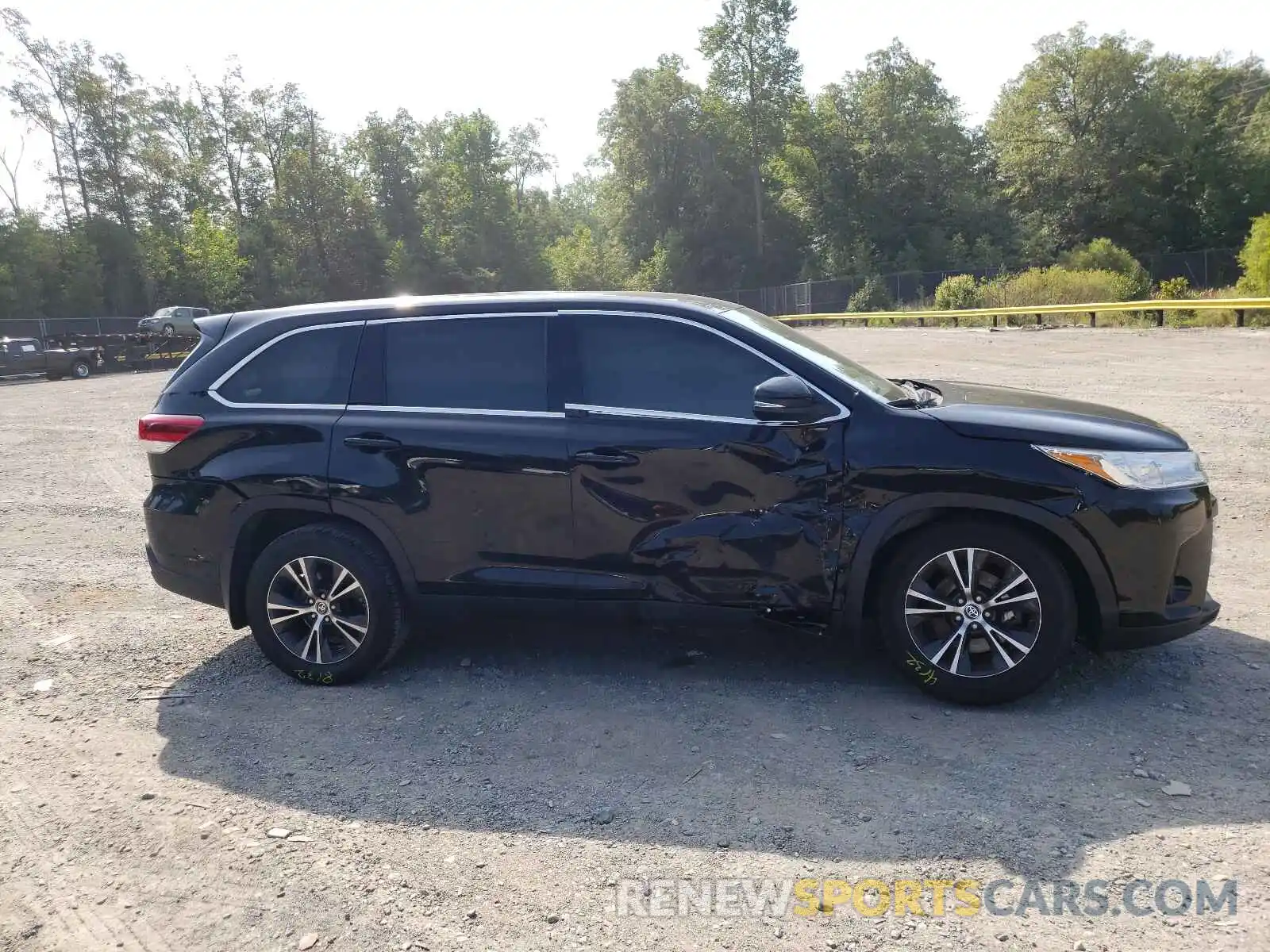 9 Photograph of a damaged car 5TDBZRFH2KS747549 TOYOTA HIGHLANDER 2019