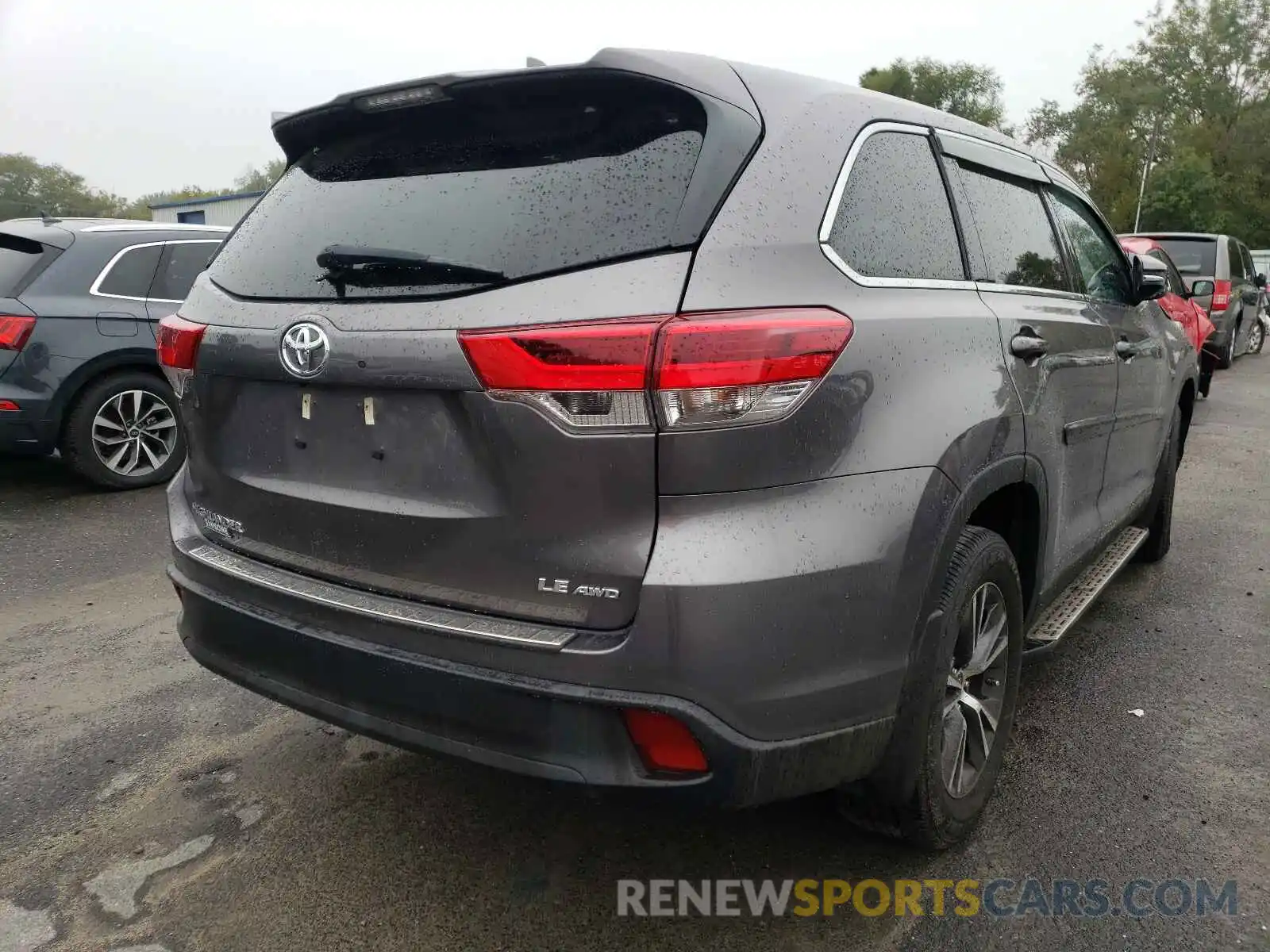 4 Photograph of a damaged car 5TDBZRFH2KS916047 TOYOTA HIGHLANDER 2019