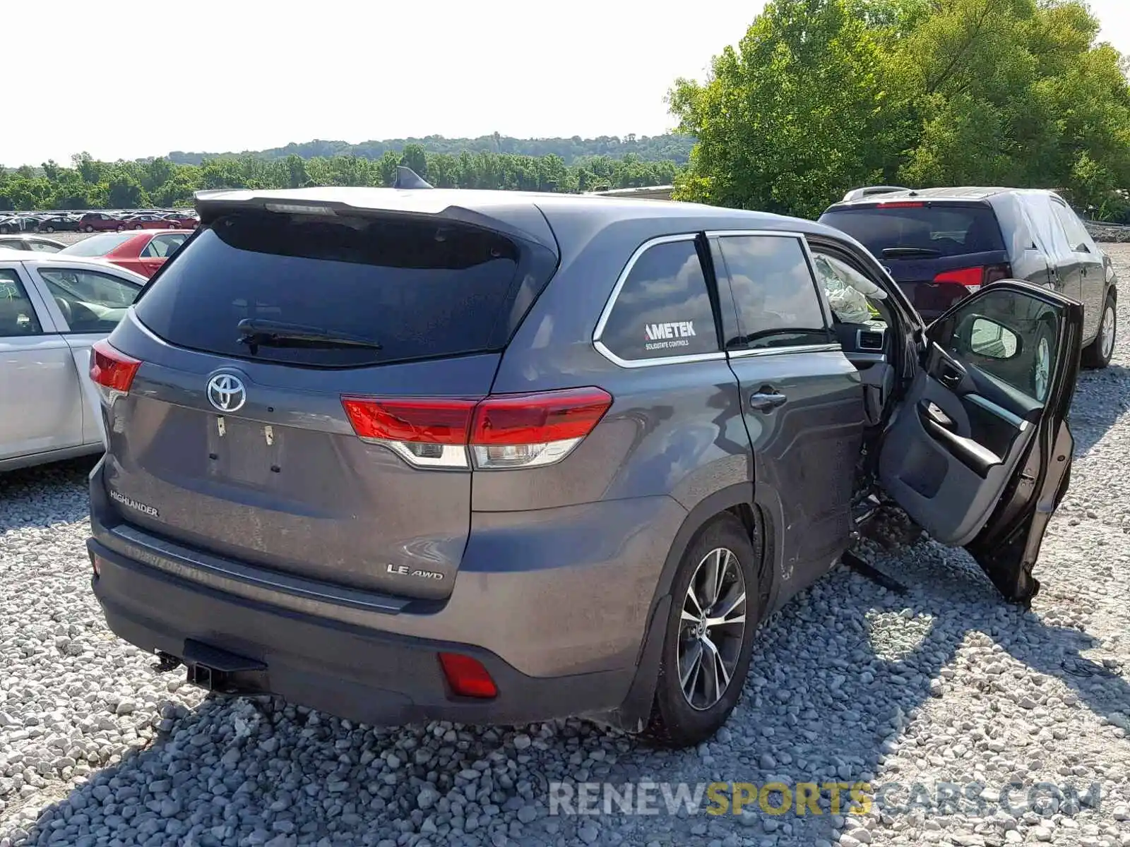 4 Photograph of a damaged car 5TDBZRFH2KS918056 TOYOTA HIGHLANDER 2019