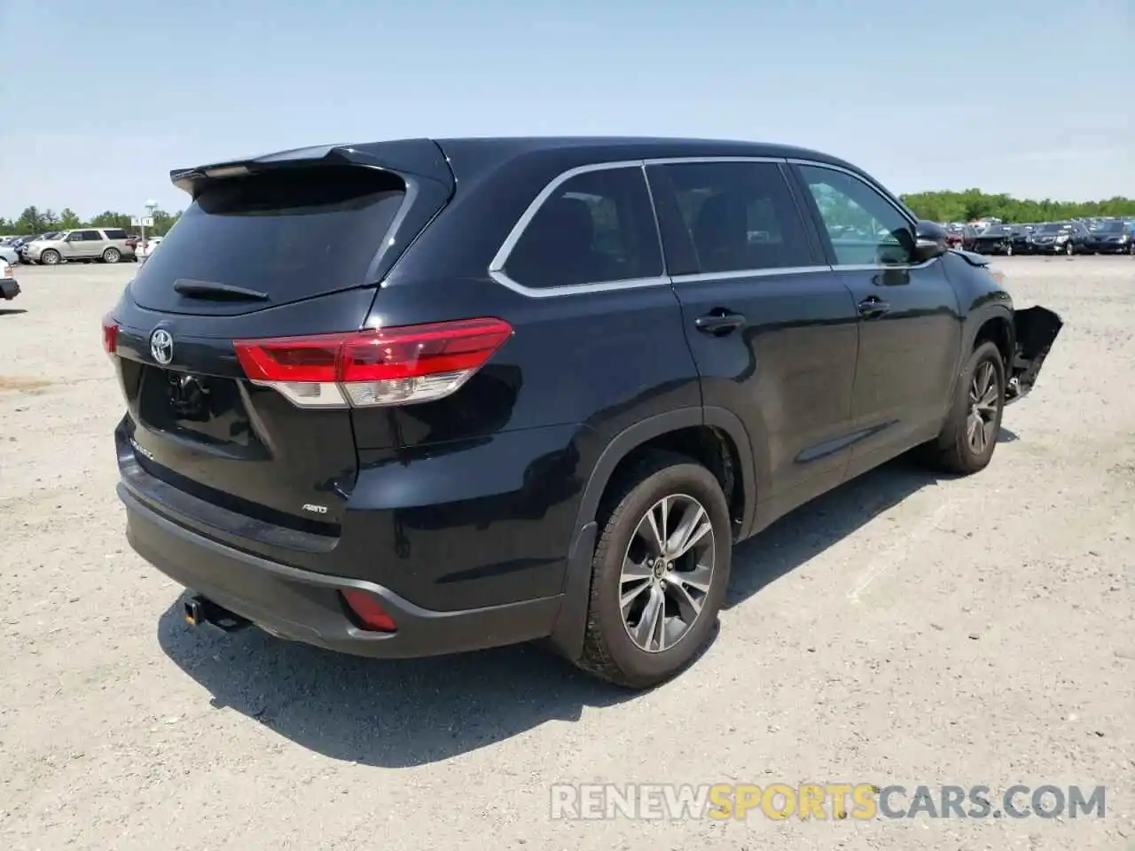 4 Photograph of a damaged car 5TDBZRFH2KS918154 TOYOTA HIGHLANDER 2019